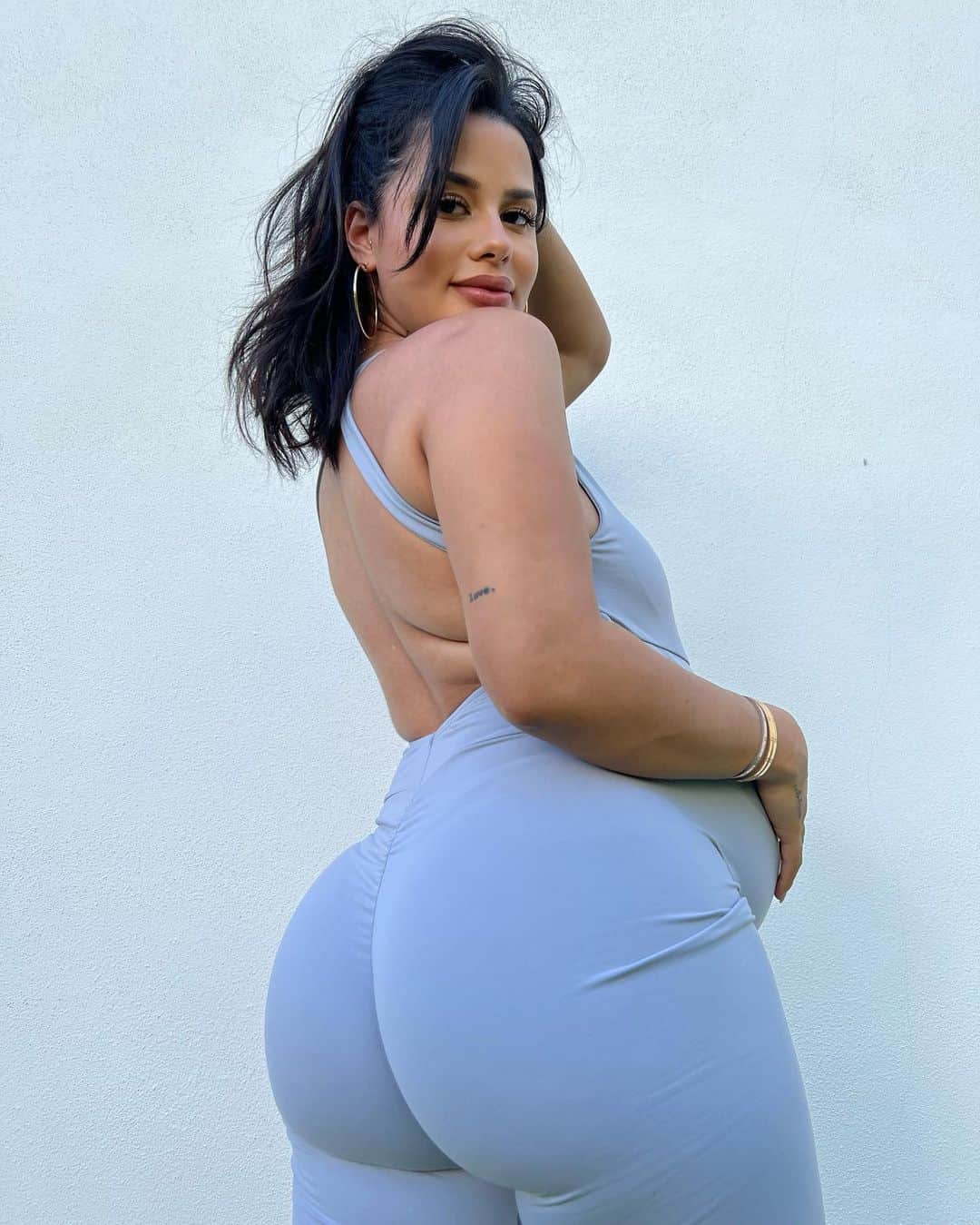 Katya Elise Henryさんのインスタグラム写真 - (Katya Elise HenryInstagram)「You know you’re in your third trimester when you drop something on the floor and walk away muttering “f*ck it!” 😂 - Shop the @wbkfit BLACK FRIDAY SALE! Use code BLACKOUTKAT at check out~ link in bio.」11月26日 5時57分 - katyaelisehenry