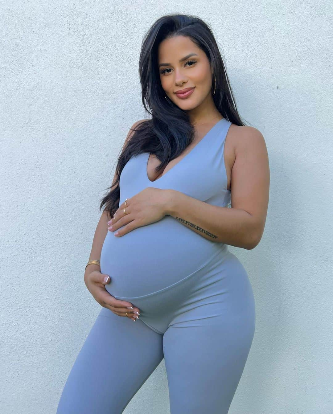 Katya Elise Henryさんのインスタグラム写真 - (Katya Elise HenryInstagram)「You know you’re in your third trimester when you drop something on the floor and walk away muttering “f*ck it!” 😂 - Shop the @wbkfit BLACK FRIDAY SALE! Use code BLACKOUTKAT at check out~ link in bio.」11月26日 5時57分 - katyaelisehenry