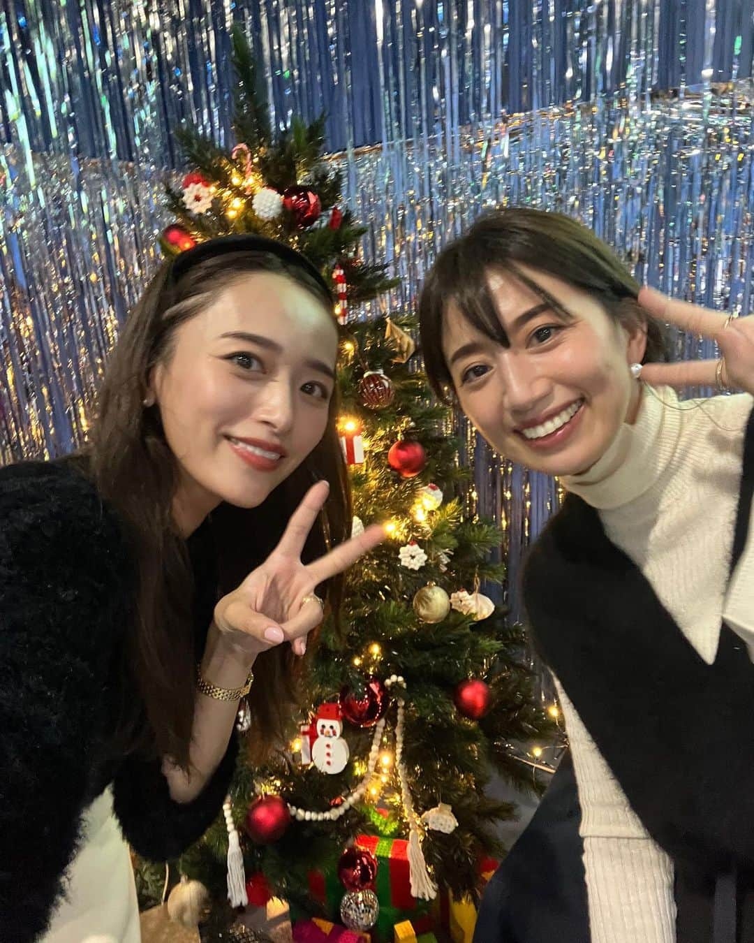 近藤千尋さんのインスタグラム写真 - (近藤千尋Instagram)「昨日はレゴのクリスマスパーティーに ご招待して頂いて 子供達と行ってきました💕 二枚目の美羽の顔がホームアローン😂笑  @ldctokyo @legojapan_official   レゴサンタさんにも会えて 子供達大はしゃぎ🤍  サンタレゴ🎅のワークショップしたり 私もいろんな方に会えて楽しかった💓 VERYのあきちゃんパイセンは いつも優しくて神！！☺️  ありがとうございました🌼🌼  今週も金曜日まで突っ走って 夜はぐっすり寝ました🙋🏻‍♀️笑  素敵な休日を過ごしてね🤍🤍」11月26日 8時55分 - chipichan.1215