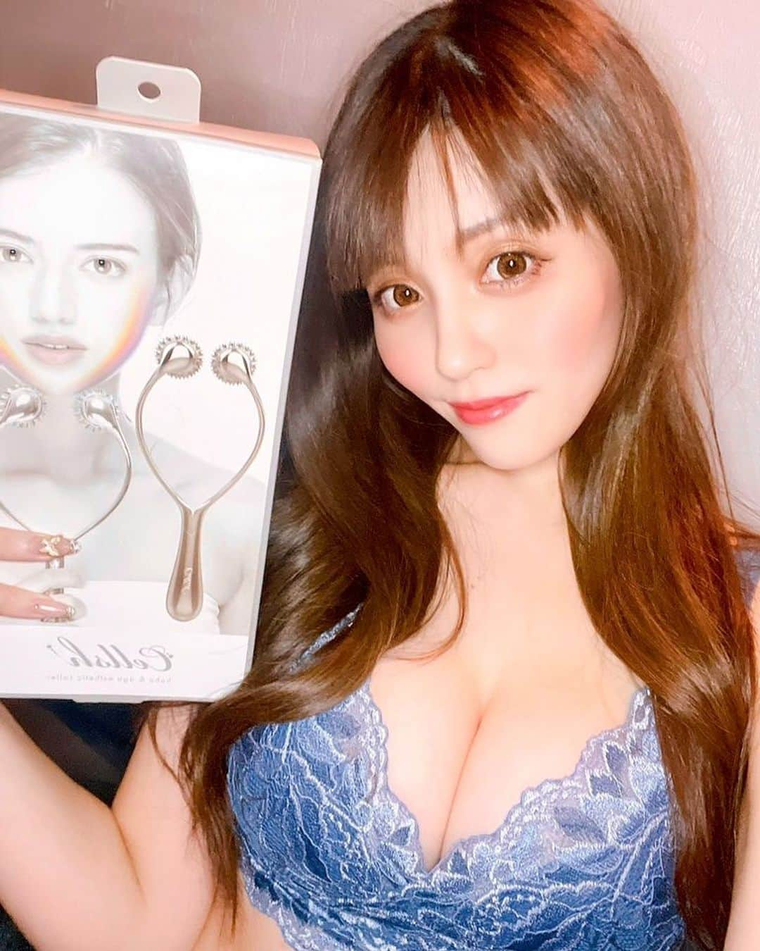 まろかさんのインスタグラム写真 - (まろかInstagram)「ぉはみん 💓👩 きゅん 雨が降っております 🥺 仕事向かぃ中 ⭐️  今回 、みんなにオススメしたい商品は ･･･   ❤️ Cellsh ❤️ 様  ✨ ほほあごエステローラー ✨  刺さない鍼でおうちエステが出来ちゃうッ 😊💖 新感覚 ❣️ いた気持ちいい って感じかな 🥰 にこりん。  小顔になりたい人は . 是非 使ってみてね 🐰💕 chu  click ↘️   💄 https://item.rakuten.co.jp/ideainfo/10000170/ 💋  #まろか #拡散希望  PR @needs_for_lifestyle  #美顔器 #美容オタク #セルシュ #美容グッズ #顔のむくみ #顔痩せ #美容ローラー #美容アイテム  #ましゅまろ #グラビアアイドル #グラドル #カウンセラー #アイドル #巨乳 #follow #followme #instagood #photo #selfie #girl #me #gravure #idol #model #sexy #style #japan #tokyo」11月26日 9時25分 - maroka19901029