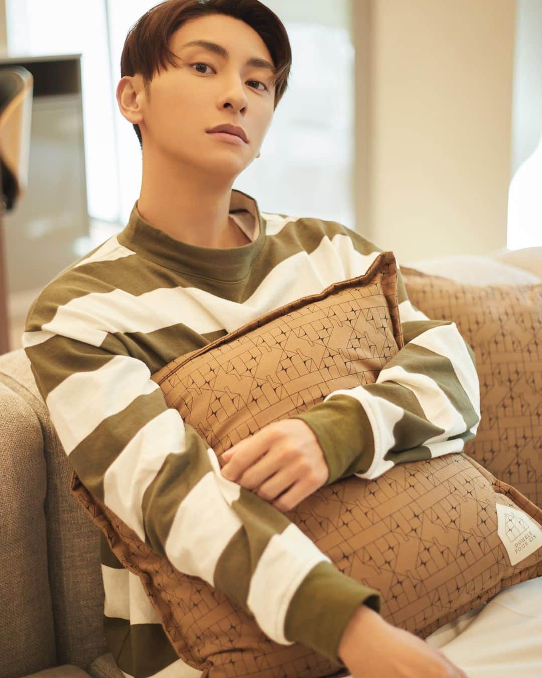 與真司郎さんのインスタグラム写真 - (與真司郎Instagram)「「446 - DOUBLE FOUR SIX -HOME」  販売スタートしました！  Nov. 26th 11:00〜  #446DOUBLEFOURSIX #DOUBLEFOURSIX #HOME #SHINJIROATAE #與真司郎」11月26日 11時18分 - shinjiroatae1126
