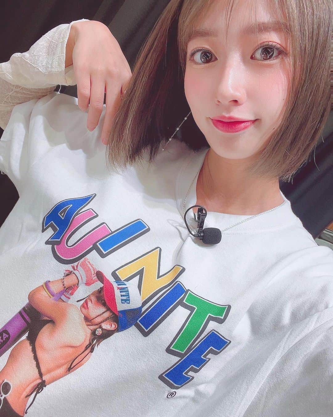 大貫彩香さんのインスタグラム写真 - (大貫彩香Instagram)「阪急ポップアップでAUINITEとコラボしたTシャツやポスターのオンライン販売が決定し始まりたりました！(投稿した画像の後半の白Tだけなぜか画質悪いです💦本物はとても綺麗です🙇🏻‍♀️✨着用参考です🌸)  実は始まってます！  ストーリーでは詳しく話していましたが、 こちらポップアップ期間中にオンラインでも！というお声が多く実現する運びとなりました😊  それに合わせて現場で撮ったチェキも開放し、そちらは既に売り切れてしましいました🙇🏻‍♀️！！頑張ってたくさん撮ったけど、どうしても現場が忙しく、数に限りがあり、ごめんなさい。開始直後からたくさんのご注文ありがとうございます！！！  チェキの方で全作品を見られるのでお届けを是非お楽しみにしてて下さい😊  またポップアップで店頭に置いていて私も写真で着ているTシャツ２種はまだ在庫があってGETして頂けます✨(在庫無くなり次第終了🙇🏻‍♀️)  ポスターも展示されていたものと同じで、こちらは受注なので皆さんお手にとっていただけます！！大好きな作品です😊🥰  AUINITEのホームページの方では コラボアイテムを2点以上お買い上げて非売品のトートバッグも(数量限定無くなり次第終了で)プレゼントやってます！Tシャツ単体買いしたい方はこちらからお願いします！  写真展ホームページの方では特典付きのコンプリートセットをご用意していただきました💐💌 A、Bとそれぞれボリュームがあって、さちょらー必見です！全部揃えたい方、ポスター単体買いしたい方はこちらから！  それぞれストーリーハイライトのオンラインの覧から飛んでみて下さい💡  12月18日までの販売で打ち切りですのでお見逃しなく！💫  チェックしてみてください💡」11月26日 11時21分 - sayaka_oonuki