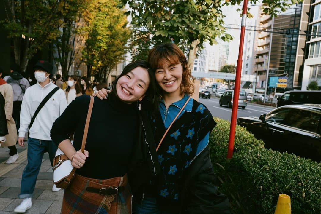 村上佳菜子さんのインスタグラム写真 - (村上佳菜子Instagram)「14 years of good friends🫶🏻 (Alex said 4years because we don’t want to age😂) . . . #skaters #FRIENDS #英語あってる？笑」11月26日 12時12分 - kanako_m_official