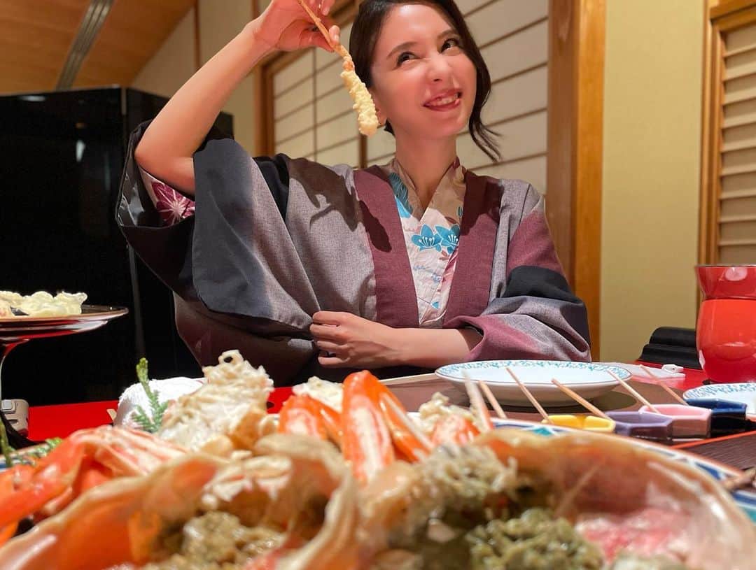 May J.さんのインスタグラム写真 - (May J.Instagram)「「朝だ！生です旅サラダ」観てくれたみんなありがとう！ 私の旅レポートはいかがでしたか？ 初めてゆっくり石川県を楽しむことができてとても嬉しかったです🍁  蟹さん🦀美味しかったなぁ❤️ 生ナレーションもあり始めは緊張していたけど、スタジオにいた皆さんがとてもフレンドリーですぐに溶け込むことができました！ またすぐに旅に行きたいなぁ🥰  さぁ、これから西宮ガーデンズでライブ！みんな待っててね〜✨  #蟹三昧 #石川県 #旅サラダ #兼六園 #那谷寺 #メタセコイヤ大通り」11月26日 12時26分 - mayjamileh