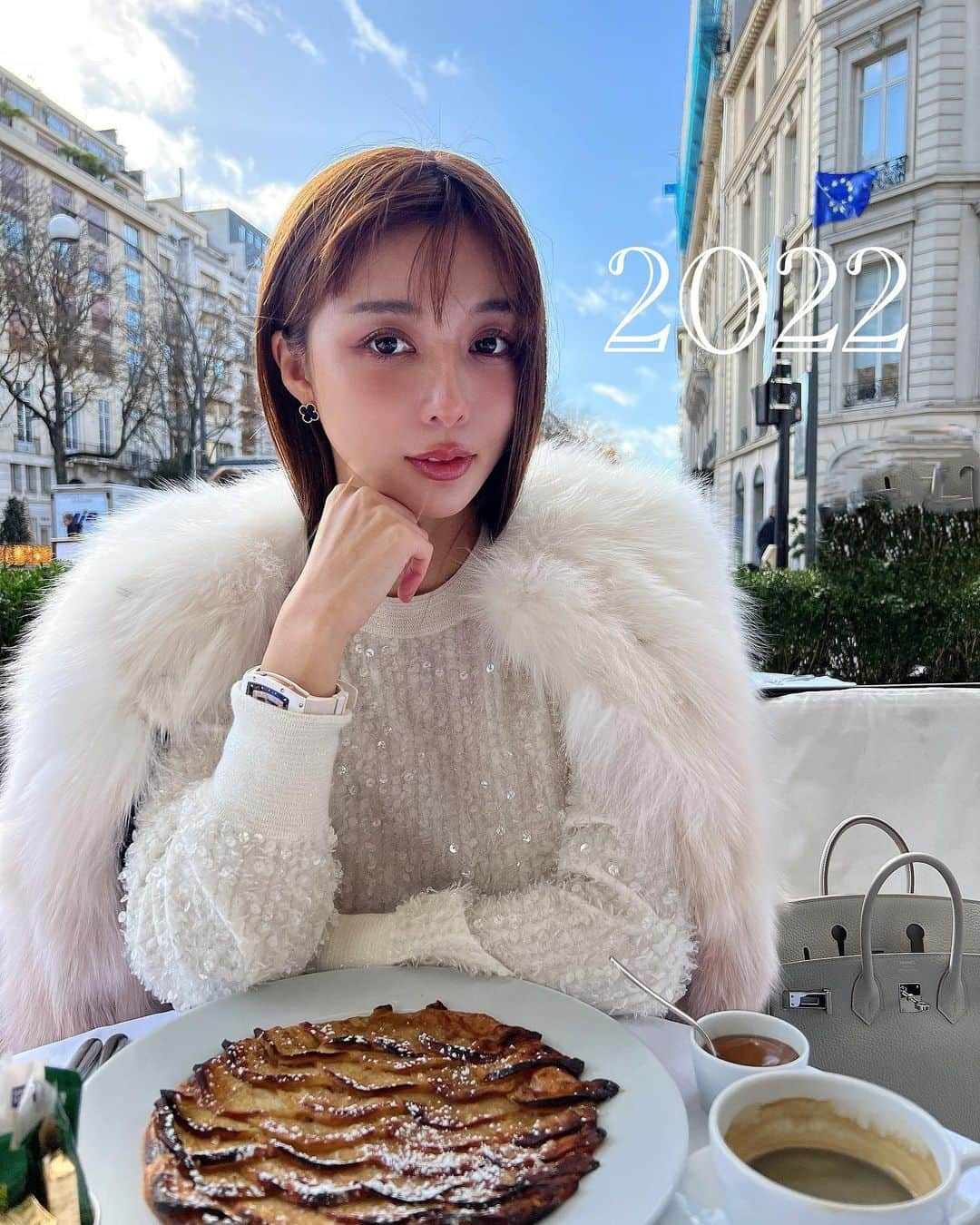 濱野りれさんのインスタグラム写真 - (濱野りれInstagram)「My favorite place 【L'Avenue】in Paris! Photos for 2022 and 2018. I don't know what's changed, but I can see something's different😂  Parisのお気に入りカフェ【L'avenue】 2018年と同じポーズしてた😂 髪の長さも違うけど何が違うんだろう？🤔   #lavenue #lavenueparis #restaurantlavenue #parisrestaurant #pariseats #pariscafe #montaigne #avenuemontaigne #parisvibes #parisfashion #parisfrance #chanel #ysl #hermes #richardmille #parismood #pariscity #パリ #フランス」11月26日 14時05分 - riregram