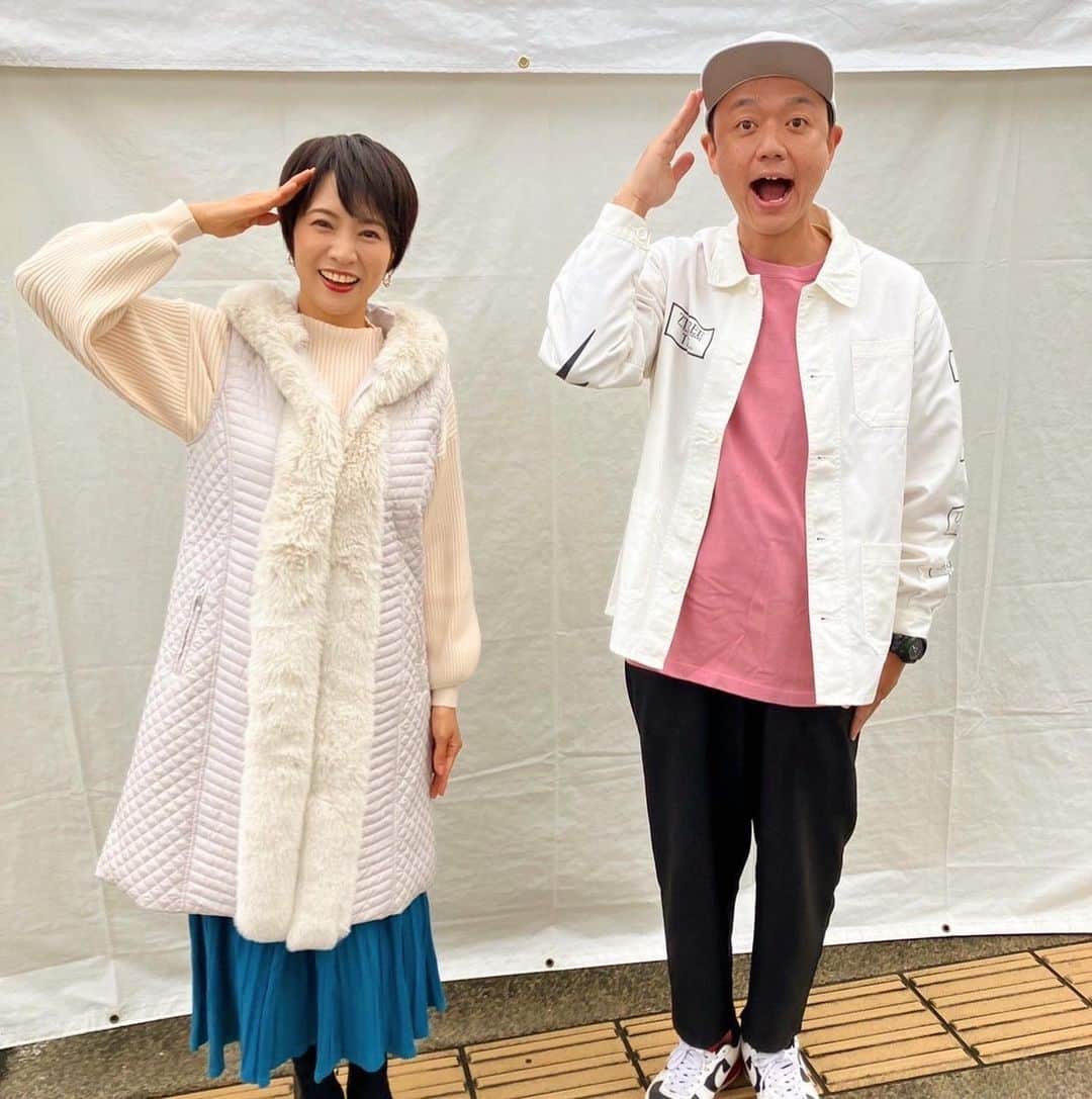 村井美樹さんのインスタグラム写真 - (村井美樹Instagram)「「鉄道のまち大宮・鉄道ふれあいフェア」 でななめ45°の #岡安章介 @akiyoshiokayasu さんとトークショー。  鉄オタ選手権では何度もご一緒しているけど、トークショーは初めて。 とっても楽しくて、30分があっという間でした😆 ご来場いただいた皆さまありがとうございました☺️  今日の衣装 白ニット、ダウンベスト（キルティングジレ）、青スカート @cawaii_official_  @cawaii_zozotown #frenchpave #cawaii」11月26日 15時58分 - miki_murai_