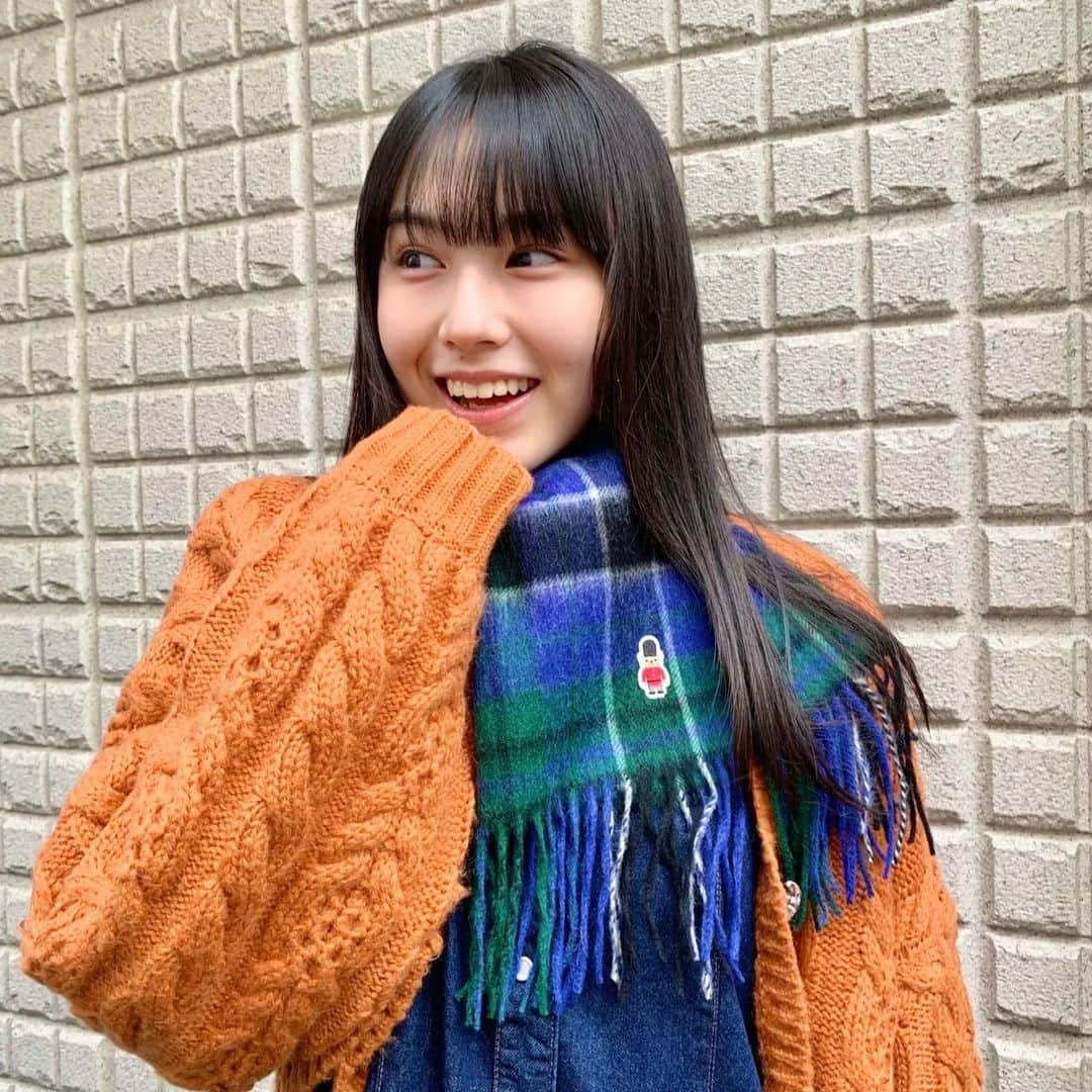 森﨑美月さんのインスタグラム写真 - (森﨑美月Instagram)「🧸❤️  寒くなってきた~~ 朝☀️お布団から出る時に勇気がいる、、  ようやくね、 納得できるタータンチェックの制服用マフラーを見つけた~！  皆んなは何色？  次は赤タータンを探したいんだぁ~♡  ⁑ ⁑  #seventeen #セブンティーンモデル #森﨑美月 #jc #中学生 #07 #マフラー #マッキントッシュフィロソフィー」11月26日 17時25分 - morisaki_mizuki_