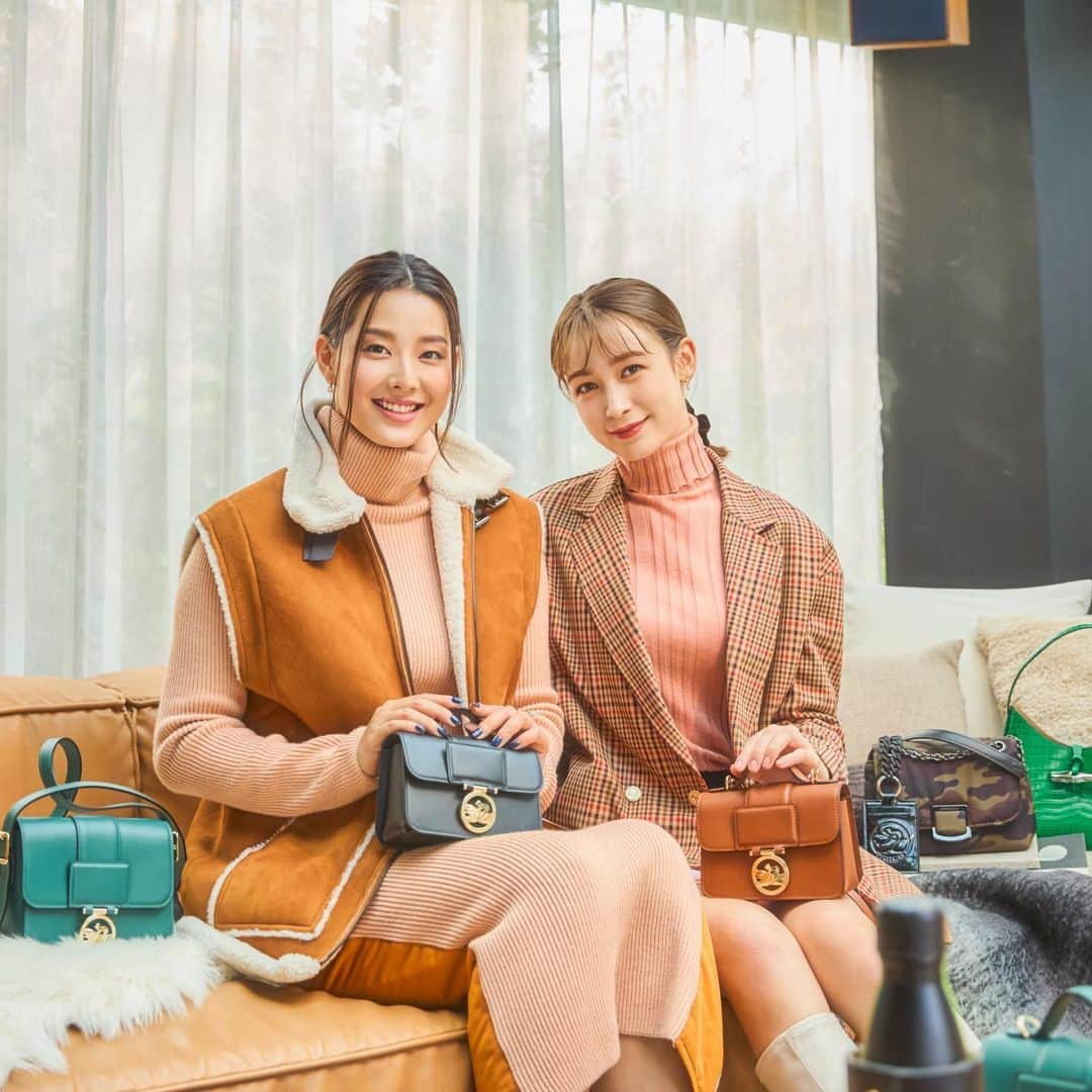 すみれさんのインスタグラム写真 - (すみれInstagram)「2​016年​パリからお世話になってるLongchamp🧡  新作バッグ「Box-Trot」 スタイリッシュでカジュアルでも クラシックなデザインだから 2wayで楽しめちゃう💼💕  仲良しの @sachi_fujii_official と一緒に フランスの郷土料理をいただきました🇫🇷🍽  Merci beaucoup @longchamp ❤️  #LongchampFW22 #LongchampBoxTrot #ロンシャン @longchamp」11月26日 17時55分 - sumire808