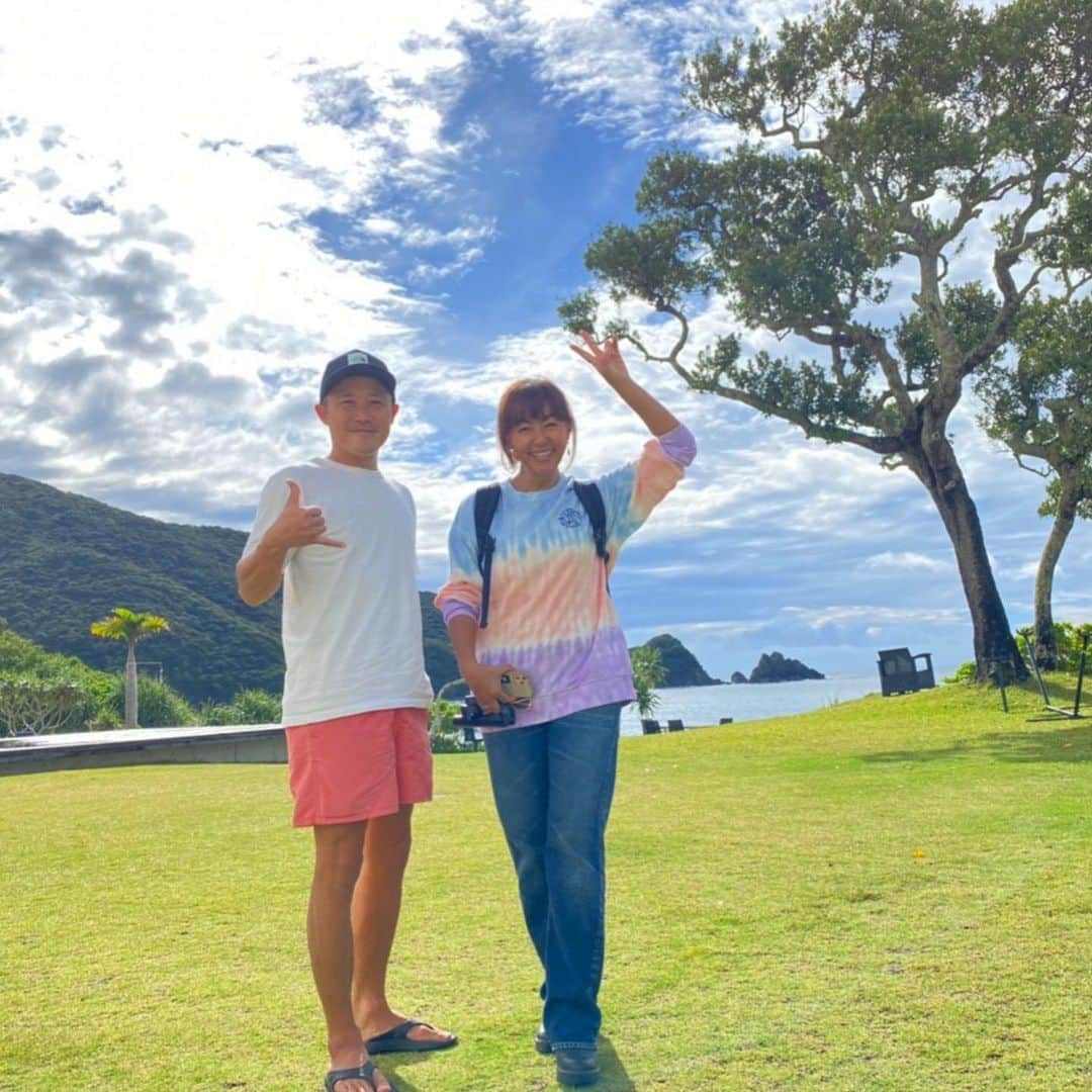 田中律子さんのインスタグラム写真 - (田中律子Instagram)「奄美大島HOTEL THE SCENE @the_scene_wellnessresort   目の前は、加計呂麻島と海🏖 お庭にはハートのプール♥️ お部屋は広くて最高だし、スタッフみんなフレンドリーで、また帰ってきたくなる居心地のいいホテルです🤩  支配人のコバさん、スタッフはるちゃん、マリンスタッフのみんな、たくさんお世話になりました🙌🏼♥️🌞🏄‍♀️🤿⛵️🍷  またすぐ帰ってくるねーー🤍 ありがっさまりょーたー🙏🏼  #hotelthescene  #wellnessresort  #wellnesstrip  #ウェルトリ  #リトリート  #大人の遠足  #奄美大島  #ありがとう」11月26日 18時05分 - ri2kotanaka