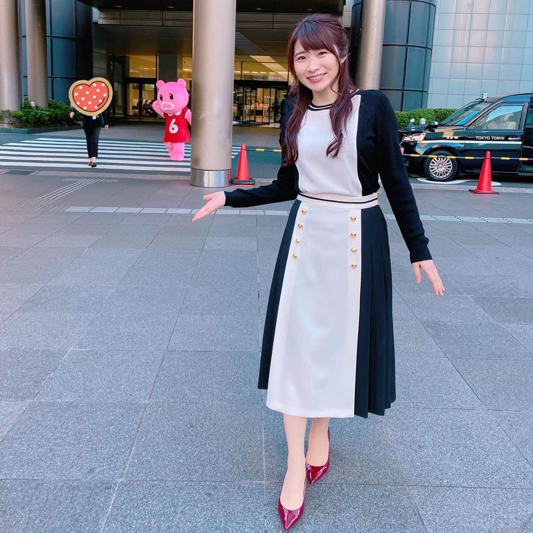 國本未華さんのインスタグラム写真 - (國本未華Instagram)「四コマストーリー🤭 みなさんもストーリー考えてみてね！ ①横断歩道は手をあげて渡りましょう。 ②足元も気をつけましょう。 ③目的地まではできるだけ寄り道せずに向かいましょう。 ④まもなく到着…と思いきやおーっと！いちごケーキの看板に目を奪われたブーナちゃんでした。  #nスタ #ブーナちゃん #衣装 #didiguranjie」11月26日 18時15分 - kunimoto_mika