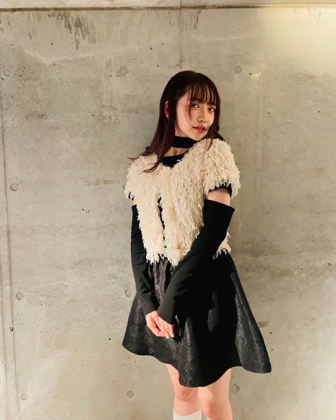 戸田ころね さんのインスタグラム写真 - (戸田ころね Instagram)「SHEIN女子会こーで🐶♥︎  SHEIN Black Friday Saleやってるからクーポンコード是非使ってね♪  商品ID 👕cardigan Honeyspot Solid Crop Shaggy Cardigan 10243938  👚tops DAZY Cut Out Sleeve Ribbed Solid Tee 3116301  👗skirt  SHEIN High Waist Jacquard Flare Skirt 11805844  クーポンコード【SGFtoda】 お買い上げ金額1～5,999円まではセール価格より15%OFF、6,000円以上は20%OFF  #SHEINgoodfinds #SHEINblackfriday #SHEINforall #ad #SHEIN #shein購入品  #sheinコーデ  #秋服 #秋服コーデ  #冬服 #冬服 #カーディガン #カーディガンコーデ  #カットソー #白黒コーデ #ブラックコーデ #ハイソックス #ローファー #ローファーコーデ  #164cm  #アイドル」11月26日 19時30分 - toda.corone