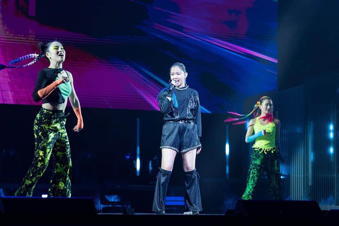 遥海さんのインスタグラム写真 - (遥海Instagram)「TRUE COLORS FESTIVAL THE CONCERT 2022  On stage photos with ma ladiessss💕💕   Official concert photos credit: Daishiro Futakami - True Colors Festival THE CONCERT 2022  👗 @miiiiitsue  💄 @yoshie_makeup_artist   #tcftheconcert2022 #tcf2022 #truecolorsfestival #oneworldonefamily #thenipponfoundation」11月26日 19時34分 - thisis_harumi