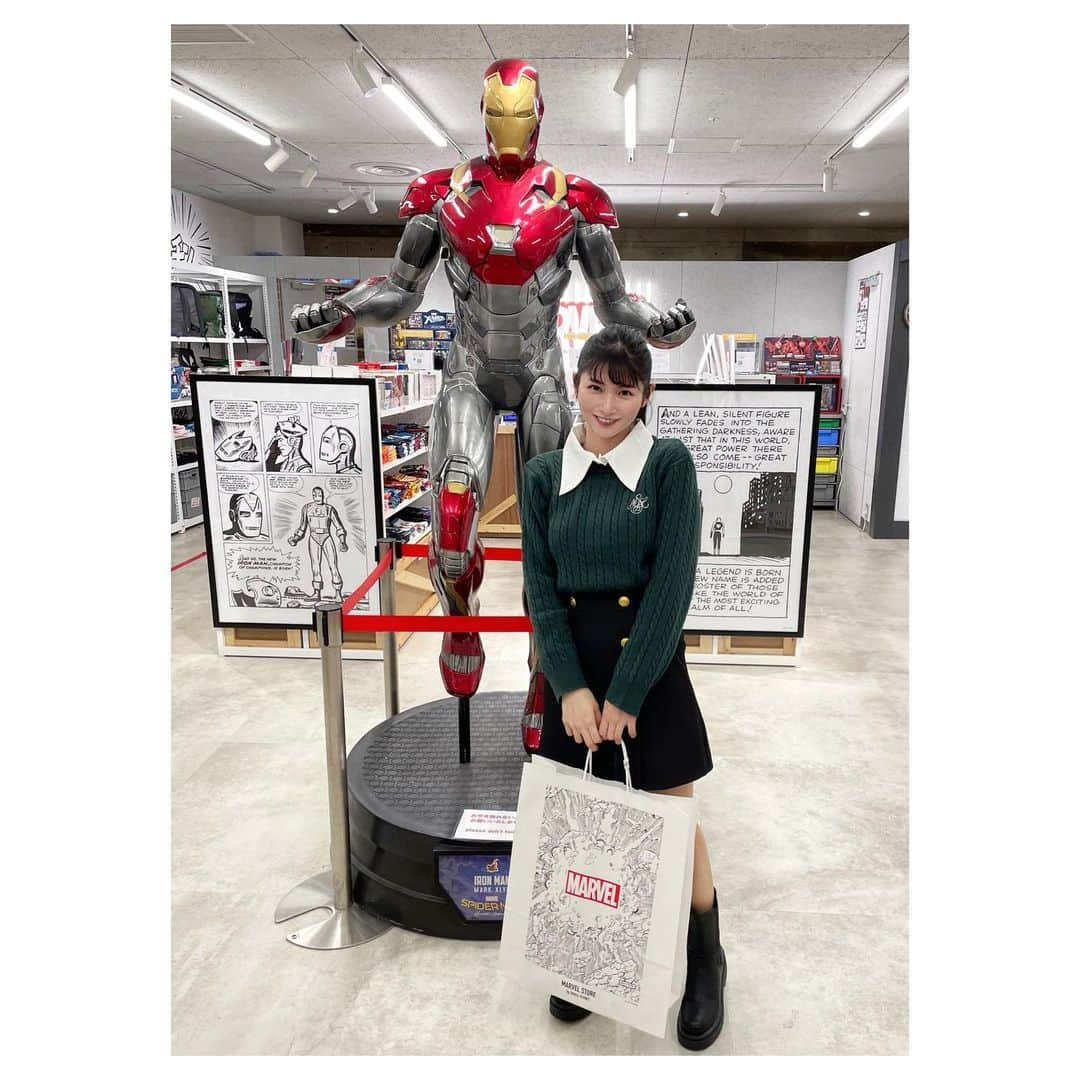 大島璃乃さんのインスタグラム写真 - (大島璃乃Instagram)「池袋 サンシャインシティ内 『MARVEL STORE by SMALL PLANET』 でお買い物してきました☺️❤️  新作「ブラックパンサー／ワカンダ・フォーエバー」 のグッズはもちろん、私が大好きなスパイダーマンや 人気キャラクターのグッズがたくさんありました‼️  何を買ったかはまたあとで教えるね🤭❤️💙  最後の写真は駅内で見つけた 「鉄道コレクション ぐんま」 これから集めていきます🛤  #サンシャインシティ #池袋  #マーベル #ストア  #マーベルグッズ #コレクション #マーベルレジェンド  #ブラックパンサー #スパイダーマン #グッズ  #アイアンマン #キャプテンアメリカ  #マーベル好きと繋がりたい #マーベルグッズ  #marvel #marvellegends #marvelcomics  #marveluniverse #marvelstudios  #marvelgirl  #blackpanther #movie #spiderman  #captenamerica #comics」11月26日 20時54分 - oisland_rino25