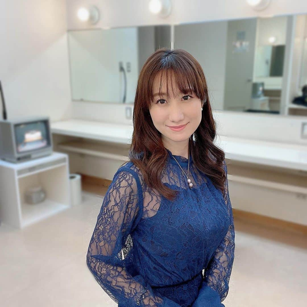 吉井明子さんのインスタグラム写真 - (吉井明子Instagram)「✨🎤✨  今日は司会のお仕事を☺️🎤  コロナ禍で3年ぶりに開催された会。 その間にあったいくつもの悲しい旅立ち…そんな中で今日この場に集うことができた喜びや日常の有り難さ。直接お話で触れることはなくても、様々な思いを込めながら進行させて頂きました。  #司会 #mc #気象予報士 #気象キャスター #weatherforecaster #기상캐스터　#氣象主播 #吉井明子 #nhk #bs4k #bs1 #bsニュース4kプラスふるさと #smile #微笑 #미소　#senyum」11月26日 21時30分 - akiko_yoshii_sunny_rain