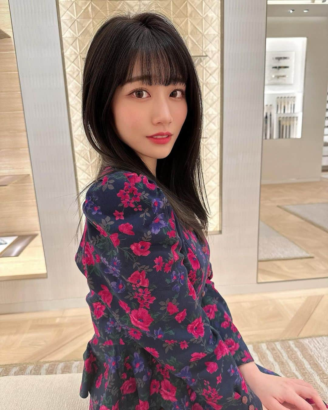 河北彩花さんのインスタグラム写真 - (河北彩花Instagram)「⁡ ⁡ 今ナンバーワンのお気に入りのお洋服❤️ ⁡ ⁡ 実はこれ80年代のお洋服なの‪‪.ᐟ‪.ᐟ 今度全身載せます‥❤︎🙏🏻   #80年代ファッション  #私服  #ブルベメイク」11月26日 21時37分 - saika_kawakita__official