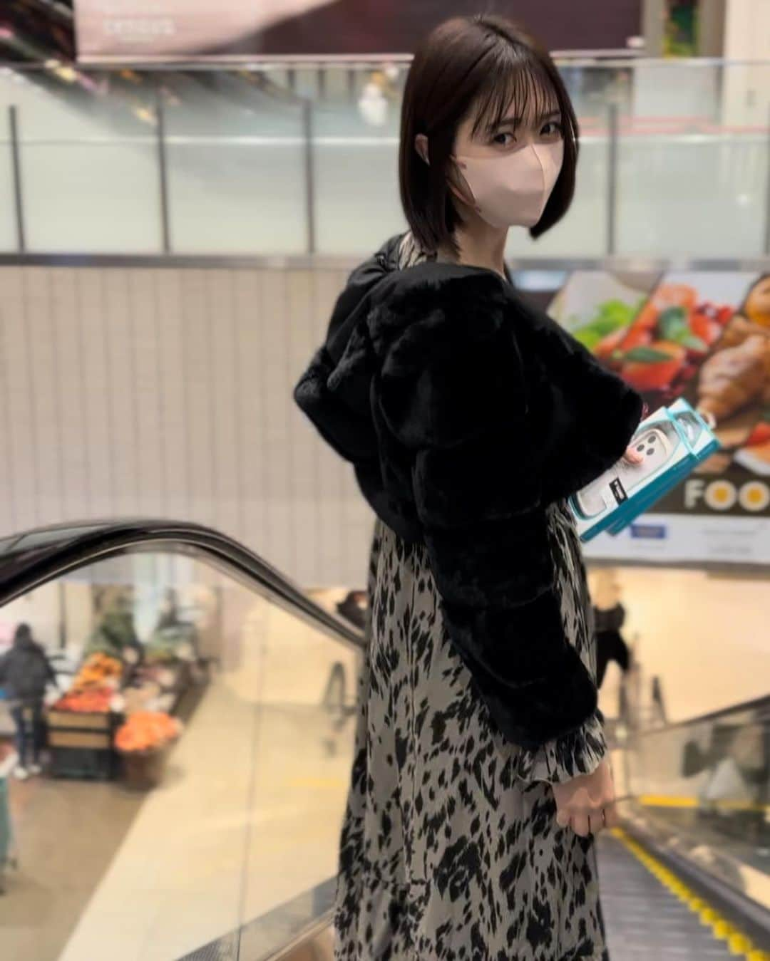 藤澤響花さんのインスタグラム写真 - (藤澤響花Instagram)「お尻の形や脚の長さまで見え方全然変わってくるからパンツの形ってほんとに大事！ ⁡ これ大ヒットです。ほんとに。 お尻高く見えて脚長く見える🍑 ⁡ ２枚目のワンピースとアウターも なにが一番大事ってつまり丈感で、 モデルさんの着用サイズが参考になったよ！👗 ⁡ SHEIN Black Friday is kicking off! ⁡ 試着する価値がある服には買う価値がある😎 ⁡ クーポンコード【SGFkyoka】 利用期限:12月末日  着用アイテム 1　10920187 2　11422916 3　11485752 ⁡ @shein_japan #SHEINgoodfinds #SHEINblackfriday #SHEINforall #ad #秋服コーデ  #ロングパンツ #fashion #パンツコーデ」11月26日 23時49分 - kyoka_fujisawa