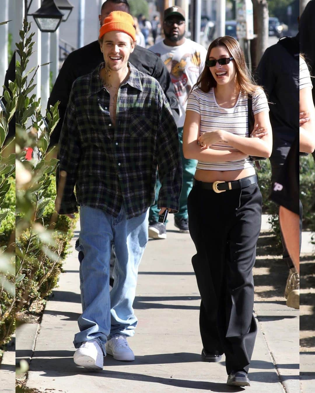 Just Jaredさんのインスタグラム写真 - (Just JaredInstagram)「Justin & Hailey Bieber share a laugh while stepping out for lunch. #JustinBieber #HaileyBieber Photos: Backgrid」11月27日 7時02分 - justjared