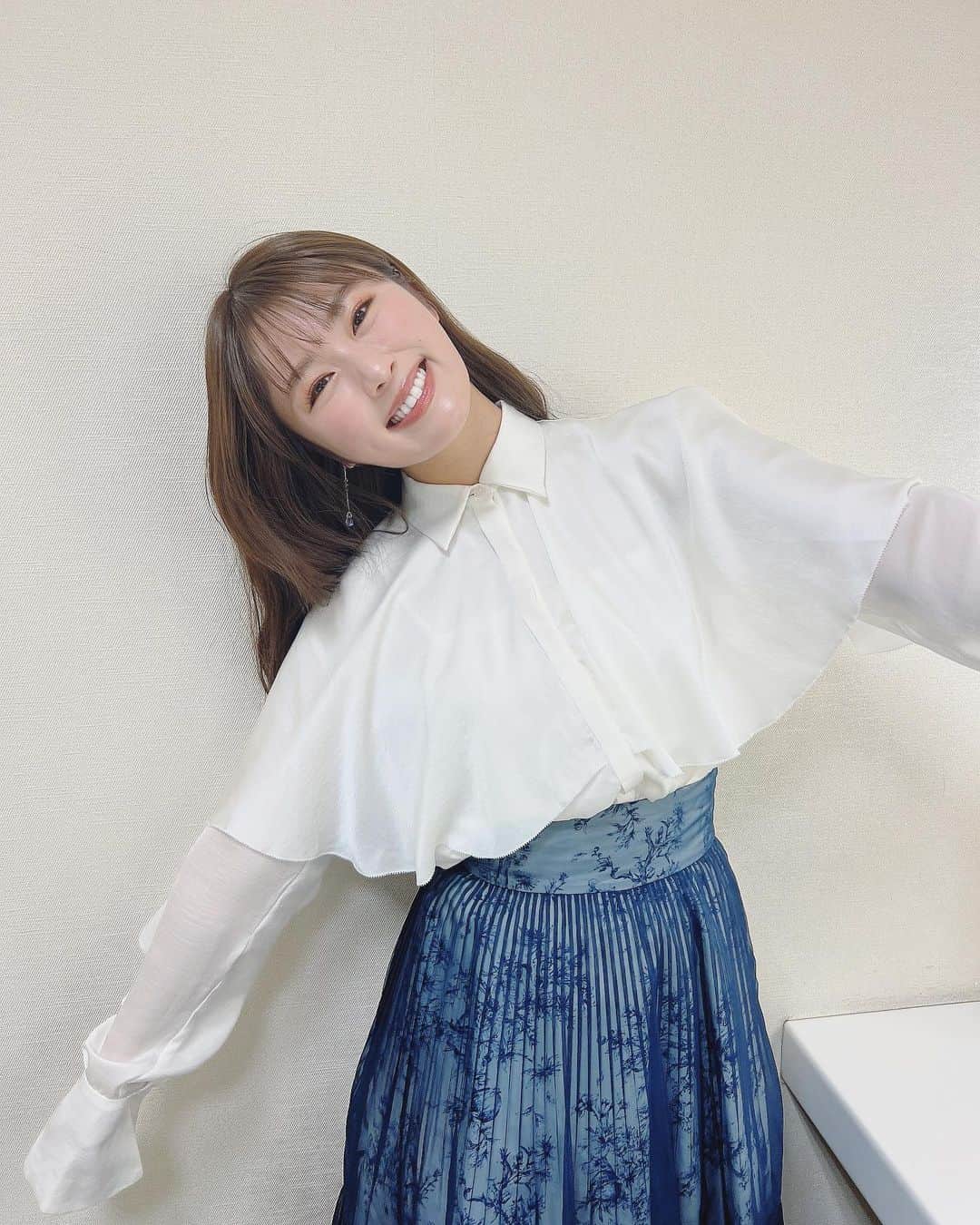 渋谷凪咲さんのインスタグラム写真 - (渋谷凪咲Instagram)「皆さんに何の一報も入れずに、シャツとスカートの両方をフリフリにさせて頂いてました☺️🙏💦笑  #なぎ衣装 #ワイドナショー #ありがとうございました！」11月27日 11時52分 - nagisa_nikoniko