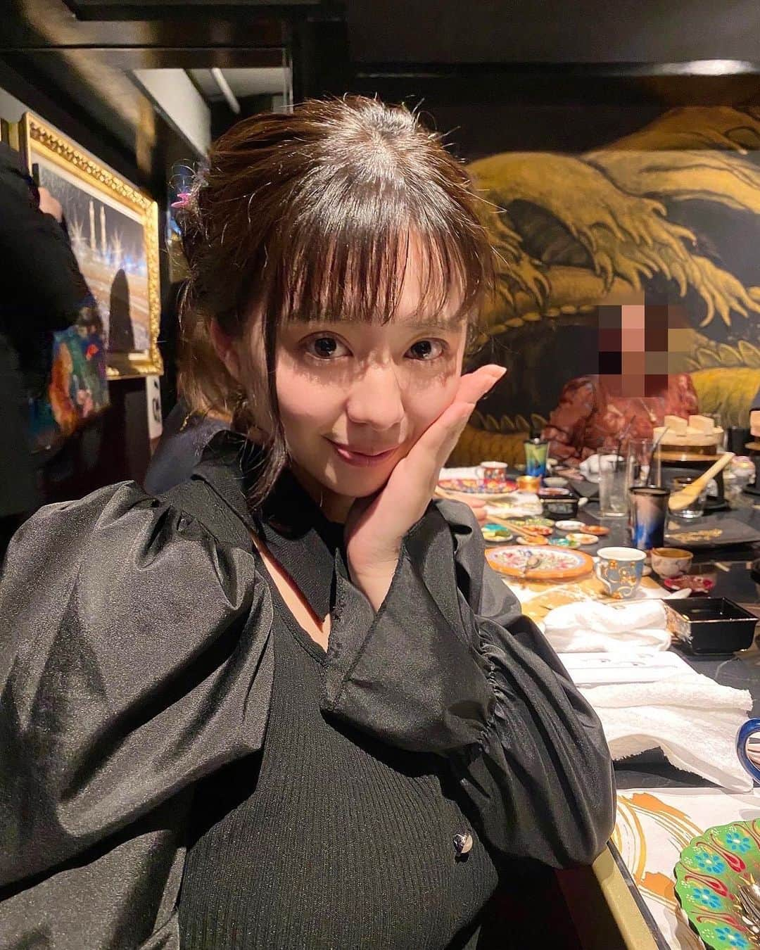 綾瀬りえさんのインスタグラム写真 - (綾瀬りえInstagram)「お疲れ様✨  会員限定、１日3組しか入れない天波(@tenpa1102 )にいったよ🖤  ままと久しぶりにディナーデート🍽 気分転換になりました🖤  料理は全て美味しくて幸せすぎました！！！苦手なものも、難なくどころか、美味しかったので満足✨  コース料理で一つ一つ説明があって しっかり味わえました♪  辛いのやったからすぐお腹ぱんぱんになりました！！！ダイエット中やから辛いもの最高すぎるぅー！  ご招待頂きありがとうございました♪  #天波 #北新地 #北新地ディナー #ディナー #ディナーコーデ #韓国料理 #韓国料理レシピ #food #foodstagram #instagood #dinner #kitashinchi #osaka #カメラ女子 #インスタ映え #インスタ映えスポット #北新地 #グルメスタグラム #韓国ヘア」11月27日 13時00分 - ayase1013rie