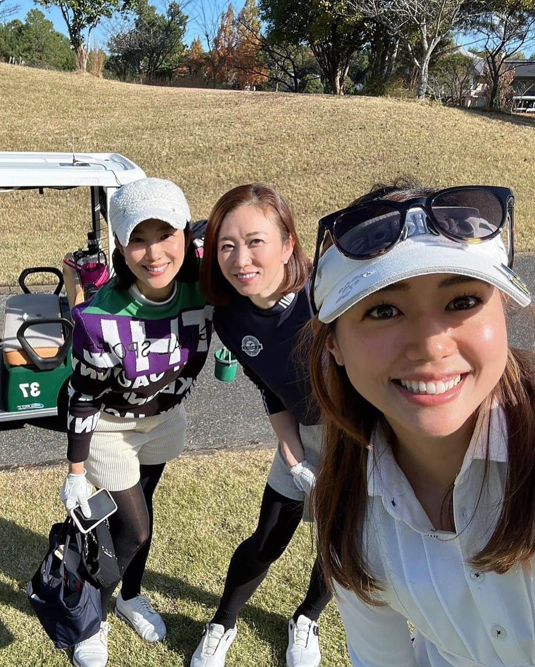 潮田玲子さんのインスタグラム写真 - (潮田玲子Instagram)「今朝はシューイチでした🙋‍♀️  今日はやはりワールドカップ特集ですよね！今夜もかなり楽しみですねー⚽️😂 @tsuyoshi_kitazawa_official さんが3ー1で勝つって言ってくれたので信じましょう😂😂☝️ 責任を俺に背負わせるなーって怒られそう笑🤭  それともう一つ シューイチファミリーの @tanakamasami_official さんと 今日も一緒だった @shierisu ちゃんと先日ラウンドに行ってきましたー🏌️‍♀️  その様子はまた次の投稿で🤭  シューイチファミリーは皆さん仲が良く本当に毎回温かい現場であります🙆‍♀️🙏  今日もありがとうございました〜♪  衣装はトップス.スカート @divkanet @dressunreve ピアス @debeersforevermark @forevermarkavaanti ブーツ @randa_pic  #シューイチ #衣装紹介」11月27日 14時16分 - reikoshiota_official