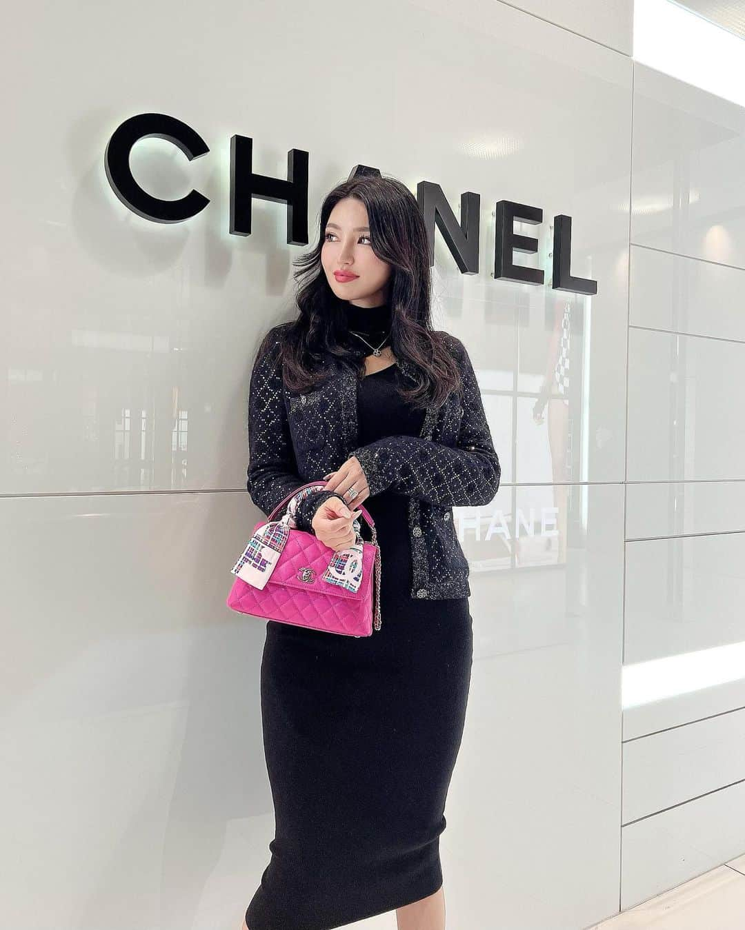 奈保さんのインスタグラム写真 - (奈保Instagram)「🖤💗🖤💗 . . . @chanelofficial  #chanel#chanelcruise#fation#chanellover #シャネル#キャビアスキン#今日のコーデ」11月27日 14時26分 - naho.0422