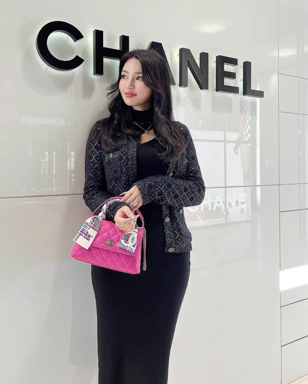 奈保さんのインスタグラム写真 - (奈保Instagram)「🖤💗🖤💗 . . . @chanelofficial  #chanel#chanelcruise#fation#chanellover #シャネル#キャビアスキン#今日のコーデ」11月27日 14時26分 - naho.0422