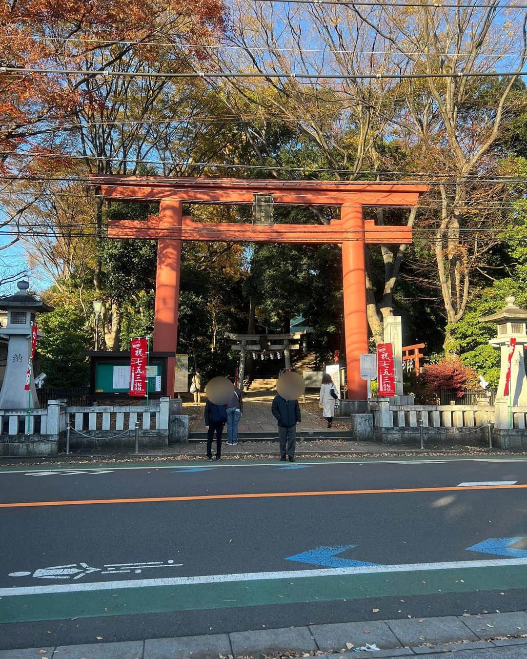 辻井亮平さんのインスタグラム写真 - (辻井亮平Instagram)「芸人っていうのは年末年始の予定もどうなるか分からんものですから、もう先に初詣もやって来ました！チャンスがあったら参るのです！おみくじも引きました！明け前におめでとうございます！来年もよろしくお願いします！  #明け前におめでとうございます #明け前だと #人も少ないし #おすすめですよ #来年は中吉です #山さん」11月27日 16時44分 - aironhed_tsujii