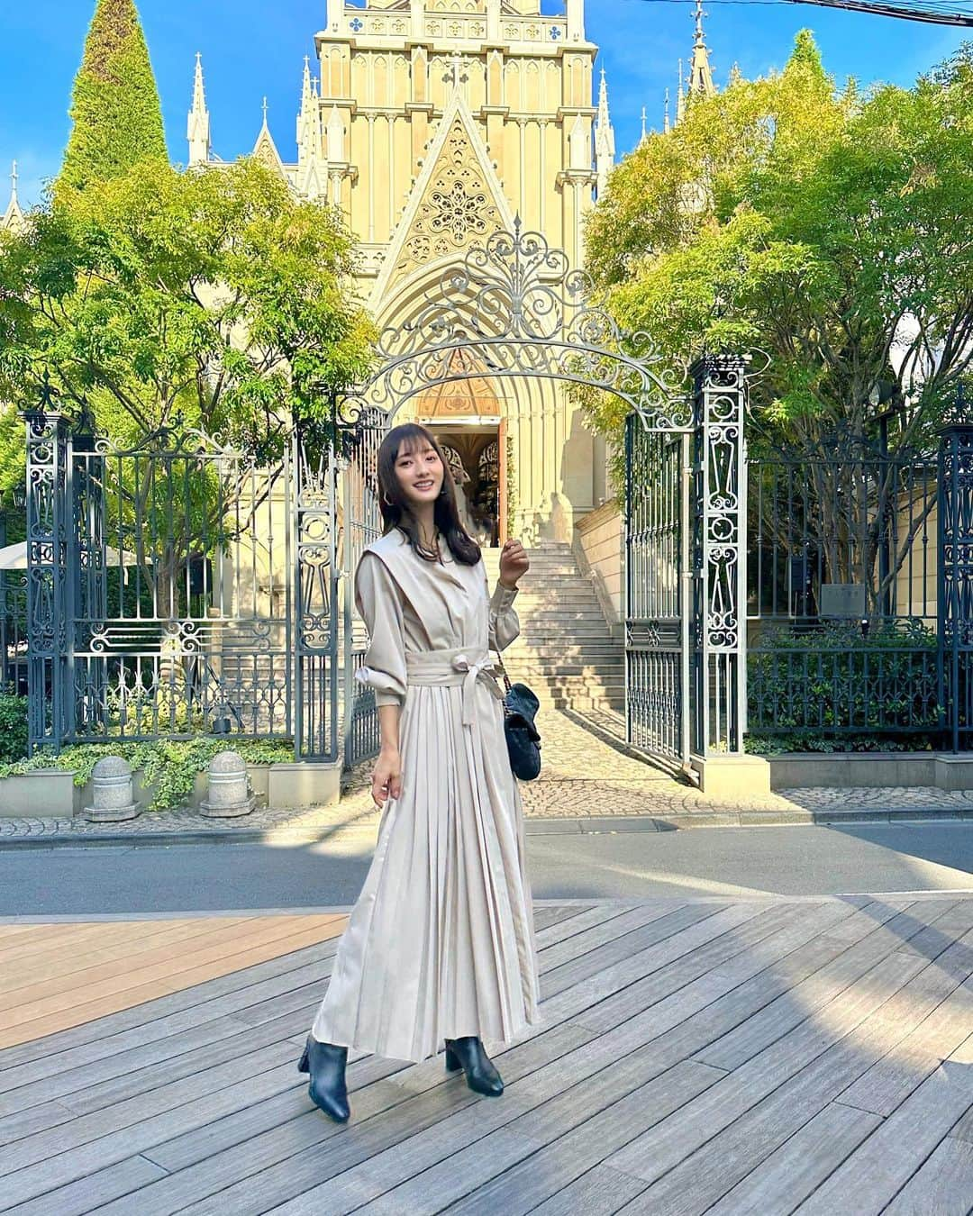 加藤瑠美さんのインスタグラム写真 - (加藤瑠美Instagram)「ぽかぽかいいお天気☀️ 質問をいただいていたワンピースは LADYMADEのものです🤍 サッシュベルトはセットでした✨ たっぷりのプリーツが高級感あってよき🤭  dress @ladymade_officcia #ladymade  bag @chanelofficial #chanel  boots @hermes #hermes   #coordinate#ootd#Japanese#japanesegirl#instafashion#rubi_fashion#ladydior#新米ママ#東京ママ#오오티디#아웃핏#年子ママ#東京ママ#男の子ママ#女の子ママ#年子育児#年子ママ#年子兄妹」11月27日 16時56分 - katorubi