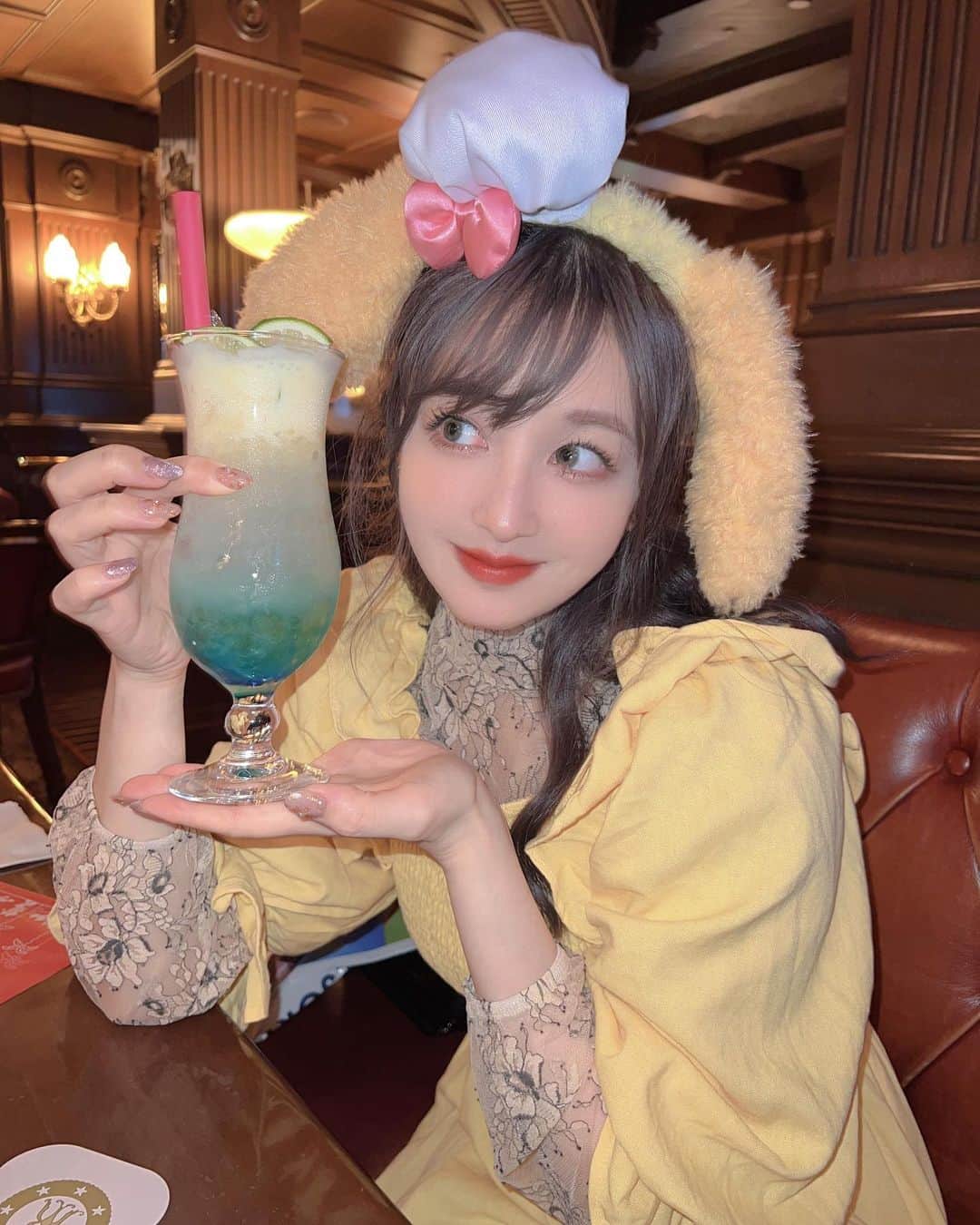 新希咲乃さんのインスタグラム写真 - (新希咲乃Instagram)「クッキーアンになったよ🌼♡  クッキーアンちゃんは目が緑だったから カラコンは @hotel_lovers.official のしずく だよ♡    #クッキーアン  #ディズニーシー  #ディズニーバウンド」11月27日 19時13分 - niki_sakino