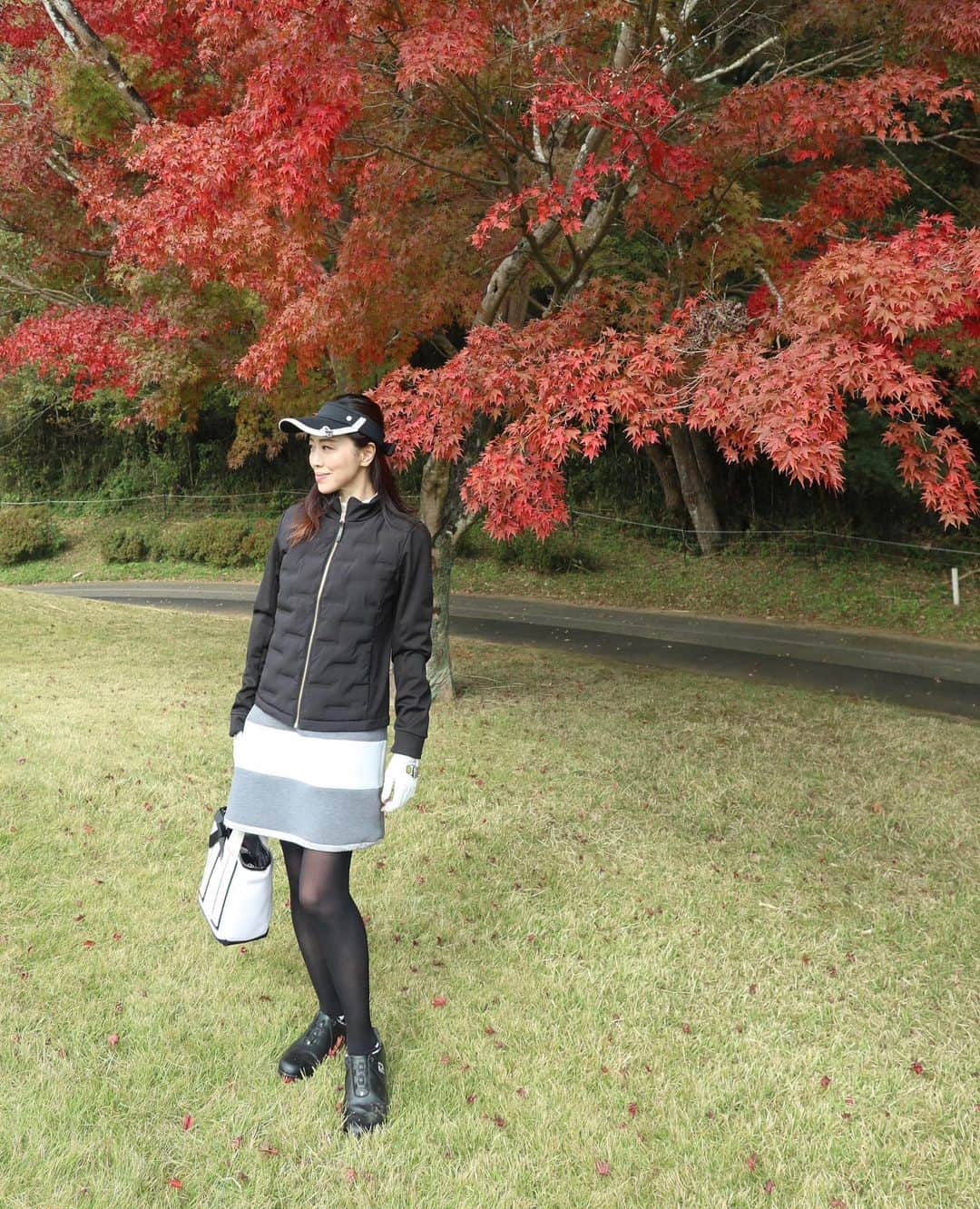 ImotoEtsuyo さんのインスタグラム写真 - (ImotoEtsuyo Instagram)「#こんばんは  ・ @elura_official から 今年の9月にデビューした 『ACTIVE 』ライン。 ・ オーダーしていた 黒のアウターが届きました。 ・ ゴルフウェアとしても、 ヨガ，ウォーキング、 ワンちゃんの散歩、 アウトドアなどにも使える 高機能なもの。  アクティブ女子は 要チェックです！ ・ 私はゴルフで 着てみました。 ・  #エルーラ #Elura  #大人の悩みに効くコーデ #大人の悩みに効く服 #スポーツエレガンス #アラフィフ #アラフォー #大人女子  #fashion  #コーデ #ootd #大人女子コーデ  #ゴルフ #ヨガ #アウトドア #散歩 #秋冬コーデ  #秋冬 #golf #ゴルフコーデ」11月27日 20時37分 - bisuhada