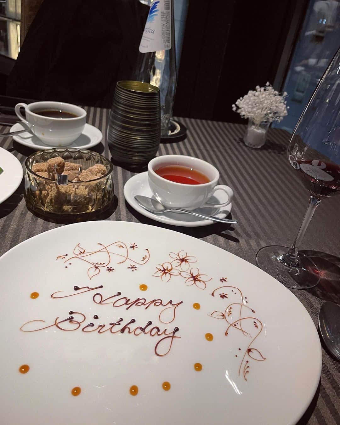 西原愛夏さんのインスタグラム写真 - (西原愛夏Instagram)「沢山誕生日お祝いしてもらいました😿💓  しあわせです、、😿💓  ✧*̣̩⋆̩ｰｰｰｰｰｰｰｰｰｰｰｰｰｰｰ最新告知ｰｰｰｰｰｰｰｰｰｰｰｰｰｰｰｰｰｰｰｰｰｰ✧*̣̩⋆̩☽  【11月】  ✩.YouTube  毎週（火）(金) ぐらごる更新中⛳️  7 AbemaTV ミッドナイト競輪 12 ミッドナイト競輪 13 四日市 競輪 最終日 10~12R Twitterにて予想動画アップ 23 AbemaTV ミッドナイト競輪 26 朗読劇『ゆびさきパレット〜少女サロンにノックの音が〜』in 大塚シアター 27 朗読劇『ゆびさきパレット〜少女サロンにノックの音が〜』in 大塚シアター  ✧*̣̩⋆̩☽⋆ｰｰｰｰｰｰｰｰｰｰｰｰｰその他ｰｰｰｰｰｰｰｰｰｰｰｰｰｰｰｰｰｰｰｰｰｰ✧*̣̩⋆̩☽⋆゜  🥀アパレルブランド M collection R (@m.collection2020 ) 👙エレアリーナイトブラモデル ♥ オフィシャルファンクラブ 月額750円 💕LINEスタンプ『歯科衛生士アイドル西原愛夏』発売中 📸YouTube ｢まなかちゃんねる｣  📷YouTube「ゴルフとコーチと私」 🕊Twitter＆TikTokやってます✨  ✧*̣̩⋆̩☽⋆ｰｰｰｰｰｰｰｰｰｰｰｰｰｰｰｰｰｰｰｰｰｰｰｰｰｰｰｰｰｰｰｰｰｰｰｰ✧*̣̩⋆̩☽⋆゜  #西原愛夏#歯科衛生士#現役歯科衛生士  #歯科衛生士タレント#歯科#白衣#タレント#グラビア#アイドル#女優#コスプレ#Cosplay#talent#Japaneseidol #japanesegirl#dentalhygienist #탤런트#아이돌 #치과위생사 #치과 #日本女星#天赋#偶像#アパレルブランド#アパレルオーナー#McollectionR#プロデュースブランド」11月27日 20時46分 - manakanishihara