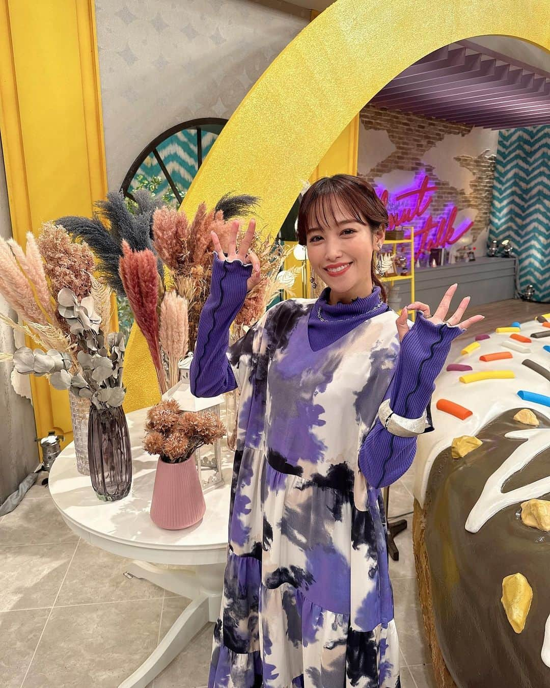 鷲見玲奈さんのインスタグラム写真 - (鷲見玲奈Instagram)「. ドーナツトーク、このあと23時半から放送です✨  ゲストの野々村友紀子さんと一緒に“専業主夫”のドーナツトークを覗き見します🍩  ぜひご覧下さい😌  #ドーナツトーク #TBS  #CBC」11月27日 20時58分 - sumi__reina