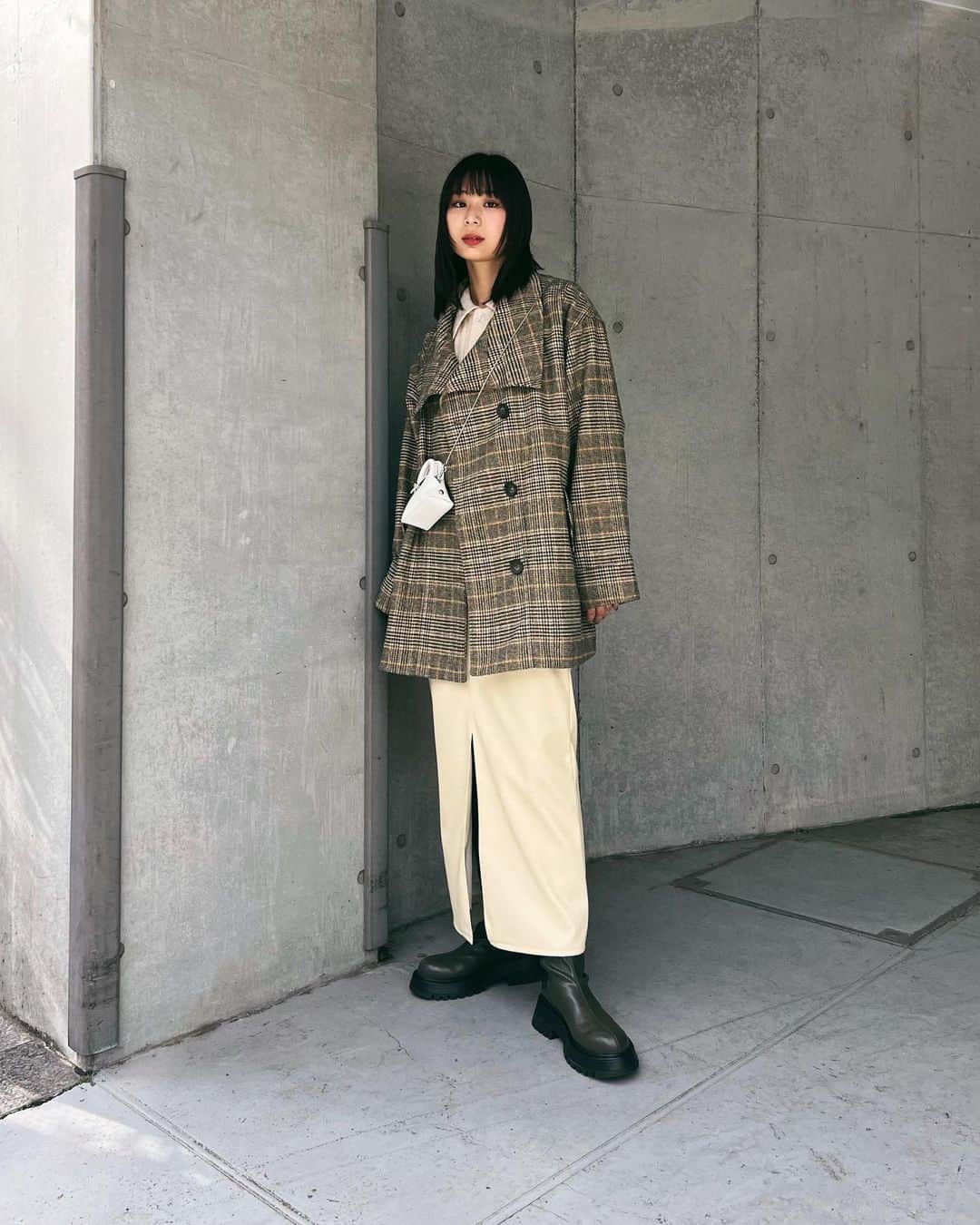 MOUSSY SNAPさんのインスタグラム写真 - (MOUSSY SNAPInstagram)「#MOUSSYSNAP @erika_mtzk 162cm SHIBUYA109店スタッフ  ・STAND COLLAR MIDDLE COAT(010FAH30-5610) ・STRETCHED LONG BOOTS(010FAH52-6380) 全国のMOUSSY店舗／SHEL'TTER WEBSTOREにて発売中。  ・FAUX LEATHER PENCIL SKIRT(010FA730-7120) SHEL'TTER WEBSTOREにて発売中。 全国のMOUSSY店舗では11月27日(日)より発売予定。  ・LOOSE POLO KNIT(010FAG70-6840) ・MICRO DOME SHOULDER BAG(010FAW51-6180) 全国のMOUSSY店舗／SHEL'TTER WEBSTOREでは12月中旬頃より発売予定。  #MOUSSY」11月27日 21時52分 - moussysnap