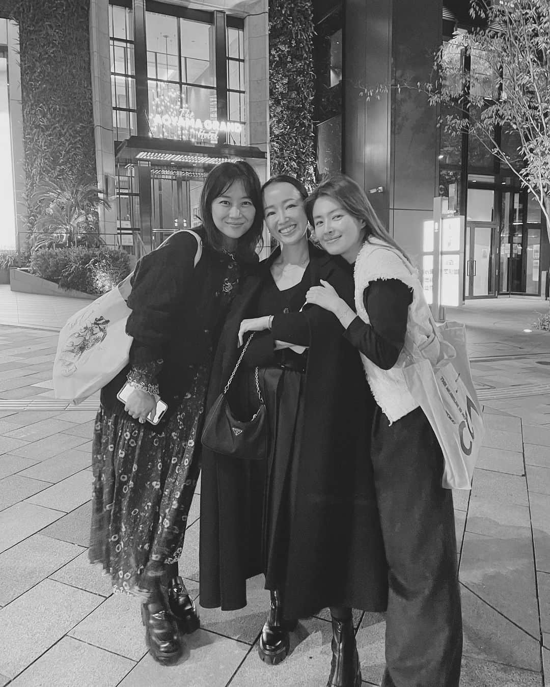 翁安芸さんのインスタグラム写真 - (翁安芸Instagram)「Tokyo night out with these lovely girl friends💓💓  ニューヨークと韓国から集まり、久しぶりに会えた大好きなふたり💕  #eatlaughlove #loveyoutwo #tokyodays」11月28日 14時56分 - akinyc