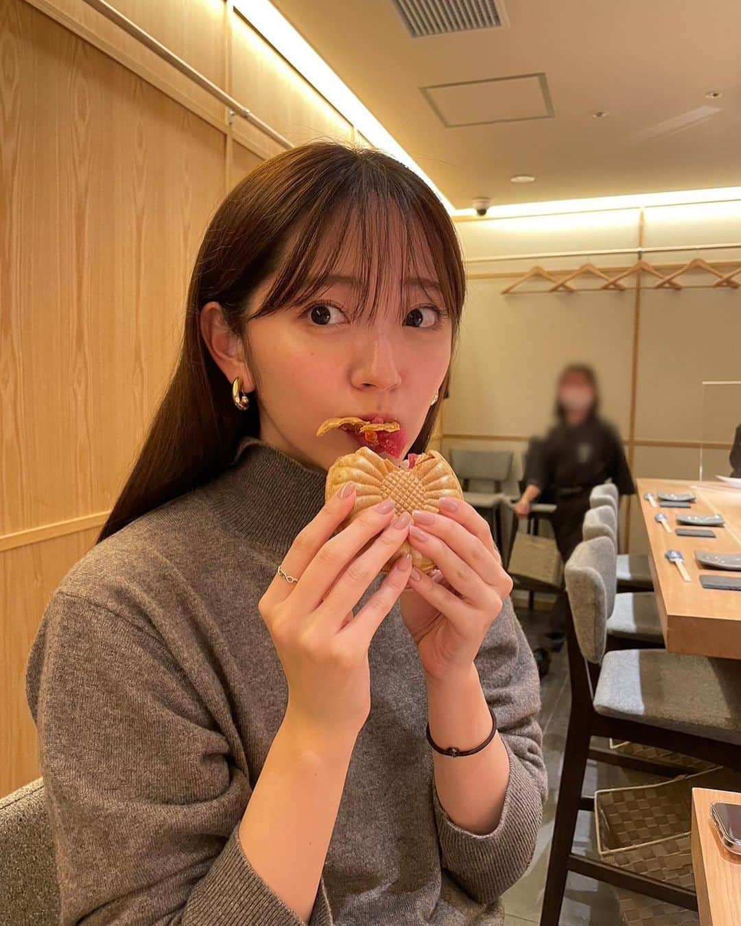 鈴木愛理さんのインスタグラム写真 - (鈴木愛理Instagram)「✴︎  大阪にライブで行った時 前乗りしていったお寿司屋さん🤤  美味しかった🍣  #タベルスズキ #マネさんカメラ」11月28日 18時02分 - airisuzuki_official_uf