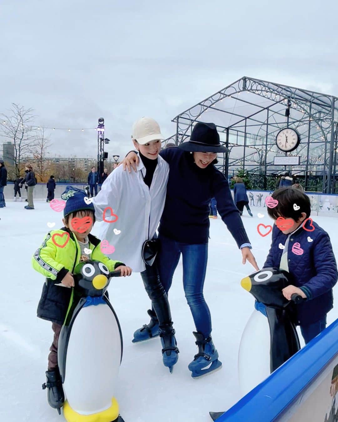 秋元玲奈さんのインスタグラム写真 - (秋元玲奈Instagram)「Ice skating day❗️🎄 仲良しファミリーとスケート⛸10年ぶりくらいで筋肉痛です、、、。😓  #london #londonlife #iceskate #batterseapowerstation」11月28日 18時43分 - rena_akimoto