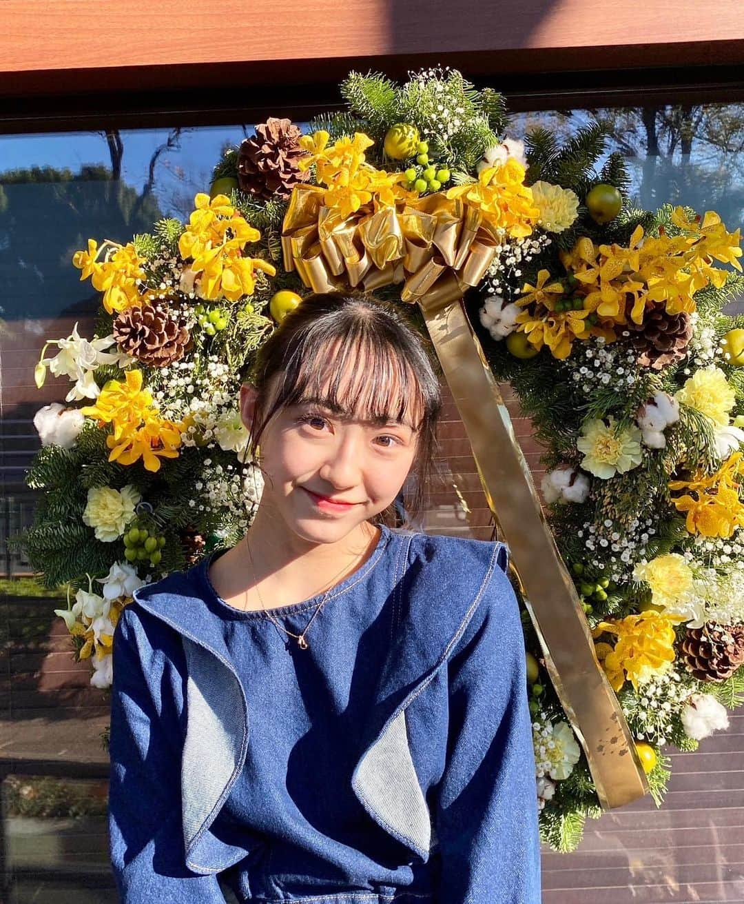 国本姫万里さんのインスタグラム写真 - (国本姫万里Instagram)「.  ひまりです✨  この間、Royal Garden Cafe青山でランチをした後、銀杏並木を散策したよ。 銀杏が真っ黄色できれいでした✨ 帰りに銀座WEST 青山ガーデン店で美味しいクッキーを買ってもらったよ🍪 幸せな1日❤️ WESTに素敵なリースが飾ってあったので、写真を撮りました✨  #国本姫万里 #スターダストプロモーション #ニコラ #nicola #ニコモ #私服 #fashion #lunch #銀杏 #リース #jc #09」11月28日 19時36分 - himari_kunimoto_official