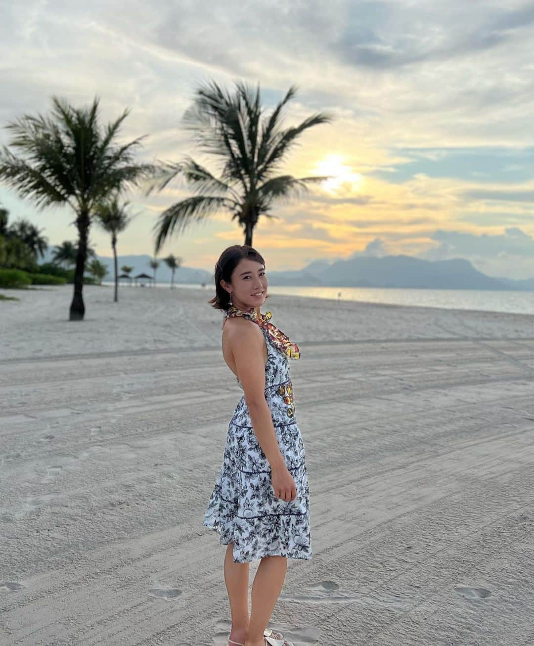 加藤未唯さんのインスタグラム写真 - (加藤未唯Instagram)「Paradise 🌴🌅 #beach #paradise #sunset #langkawi #island #malaysia  #ビーチ #ランカウイ #パラダイス #夕日 #🌅」11月28日 19時41分 - miyukato1121