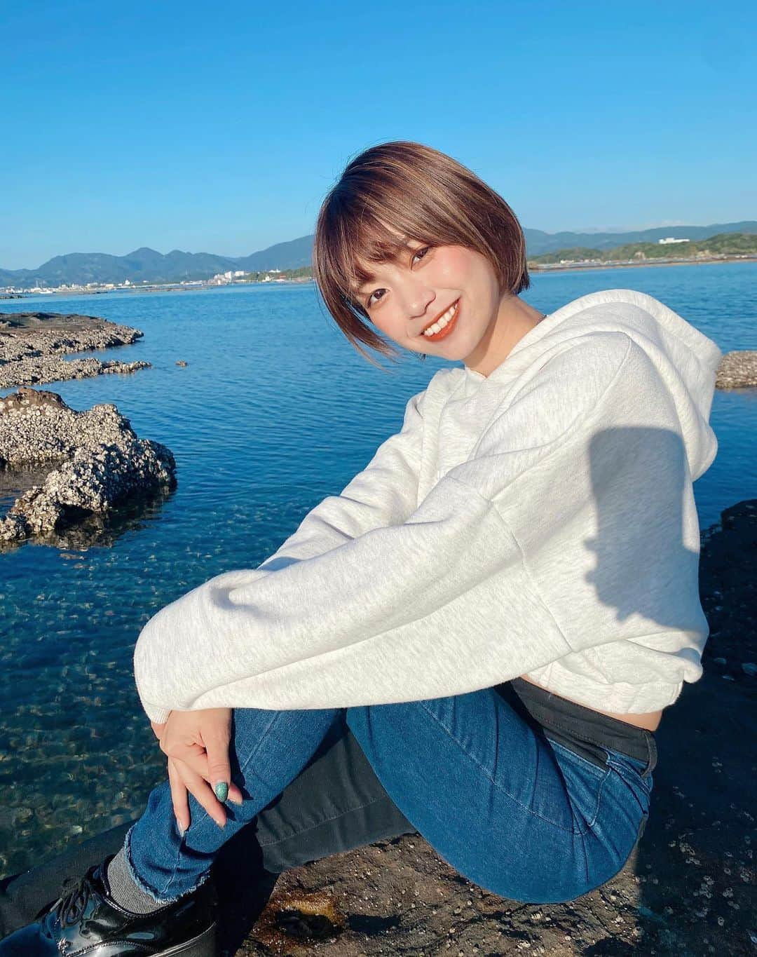 小坂田純奈さんのインスタグラム写真 - (小坂田純奈Instagram)「和歌山の海綺麗すぎやろ🏖🔥  11月末なのに余裕で入れた最高🥹  #和歌山観光 #南紀白浜 #海ガール  #ショート女子」11月28日 21時36分 - official_junata