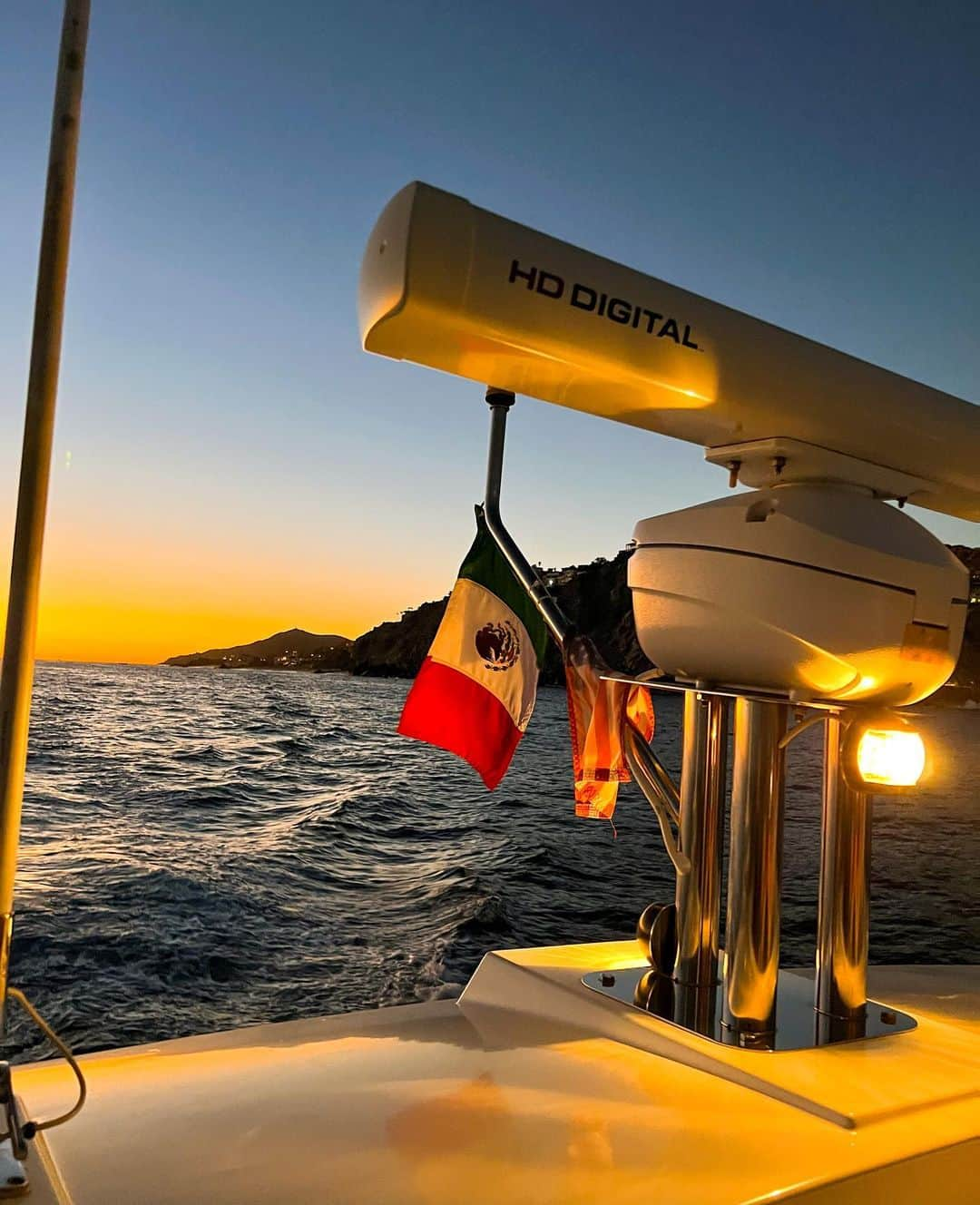 Alexa Collinsさんのインスタグラム写真 - (Alexa CollinsInstagram)「Always an incredible experience with @yachtscabo 🛥️」11月28日 22時45分 - alexacollins