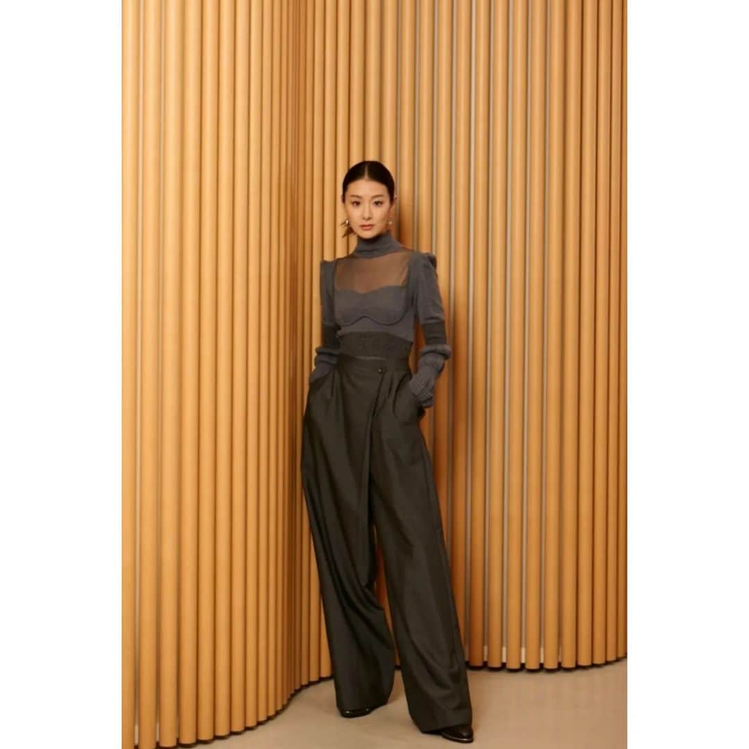 玄里さんのインスタグラム写真 - (玄里Instagram)「@25ansjp   💋: @yusukesaeki  👠: @koseidmatsuda  boss bitch vibes 😎  I was talking about sustainability in every day life on @25ansjp magazine of January 2023 issue.  #ヴァンサンカン1月号」11月29日 9時06分 - hyunri__official