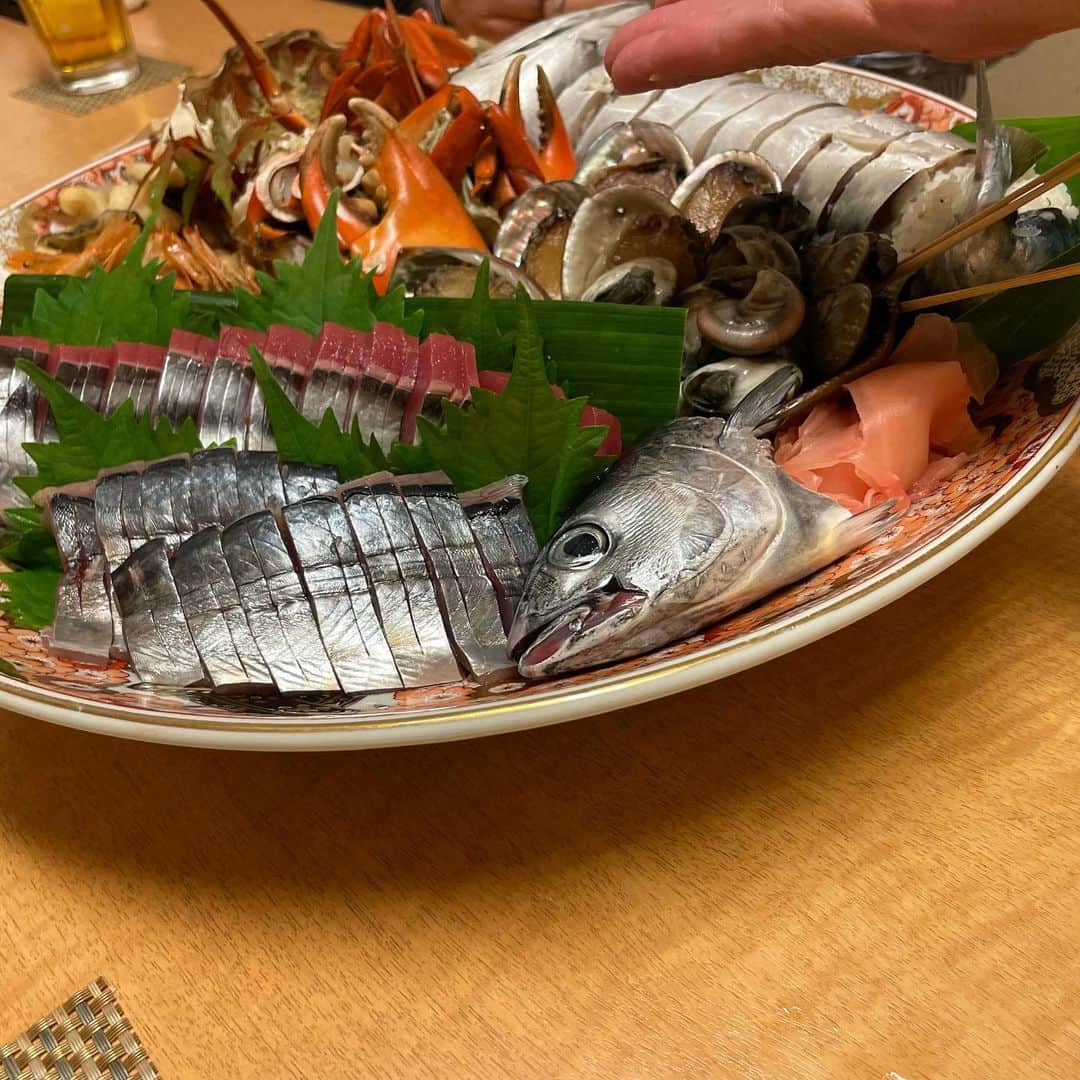宮崎美子さんのインスタグラム写真 - (宮崎美子Instagram)「皆さん、こんにちは。 今週のYouTubeよしよし。は、高知編パート3です。  高知城に行ったり、珊瑚加工所に行って、いよいよジュエリーとして形になる工程を確認したりしております。  夜の街をブラリして、皿鉢料理も堪能しております。  ぜひ、見てくださいね。  #youtube #宮崎美子 #高知 #珊瑚 #皿鉢料理」11月29日 11時00分 - miyazakiyoshiko.official