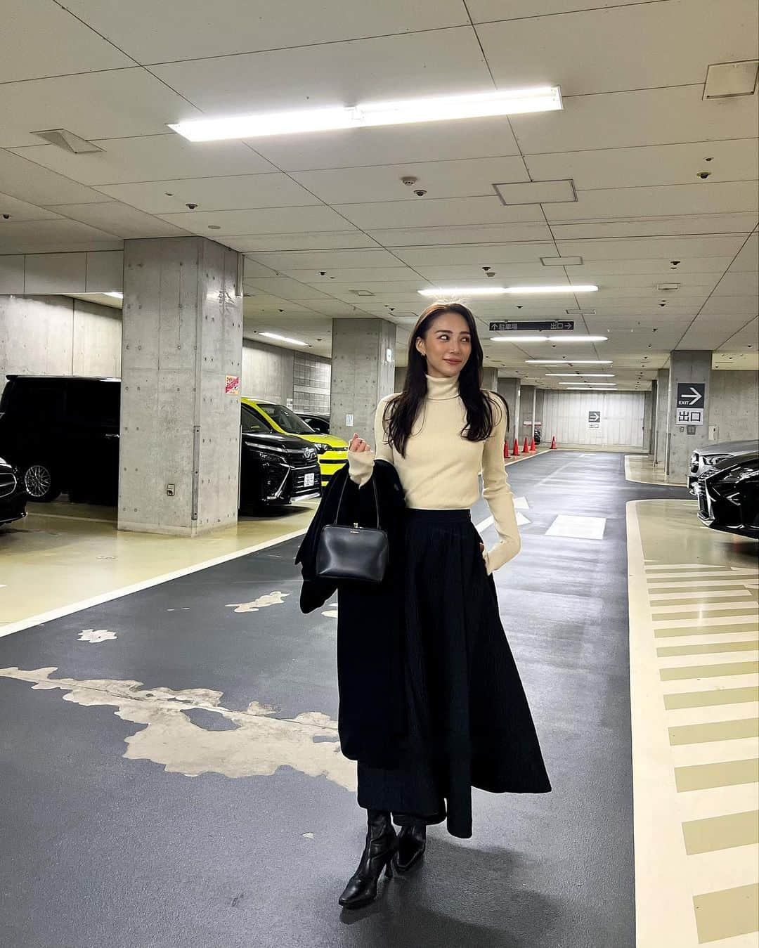 中島ケイカさんのインスタグラム写真 - (中島ケイカInstagram)「私服🫧  大事な契約の日だったから ちょっと大人っぽくロングスカート✨  knit_ @amail_official  skirt_ @amerivintage  coat_ @ambientofficial コラボ boots_ @searoomlynn_official  bag_ @jilsander   #outfit #ootd #coordinate #fashion #amail #keicaxambient #ameri #amerivintage #searoomlynn #jilsander」11月29日 11時04分 - kathy_tan529