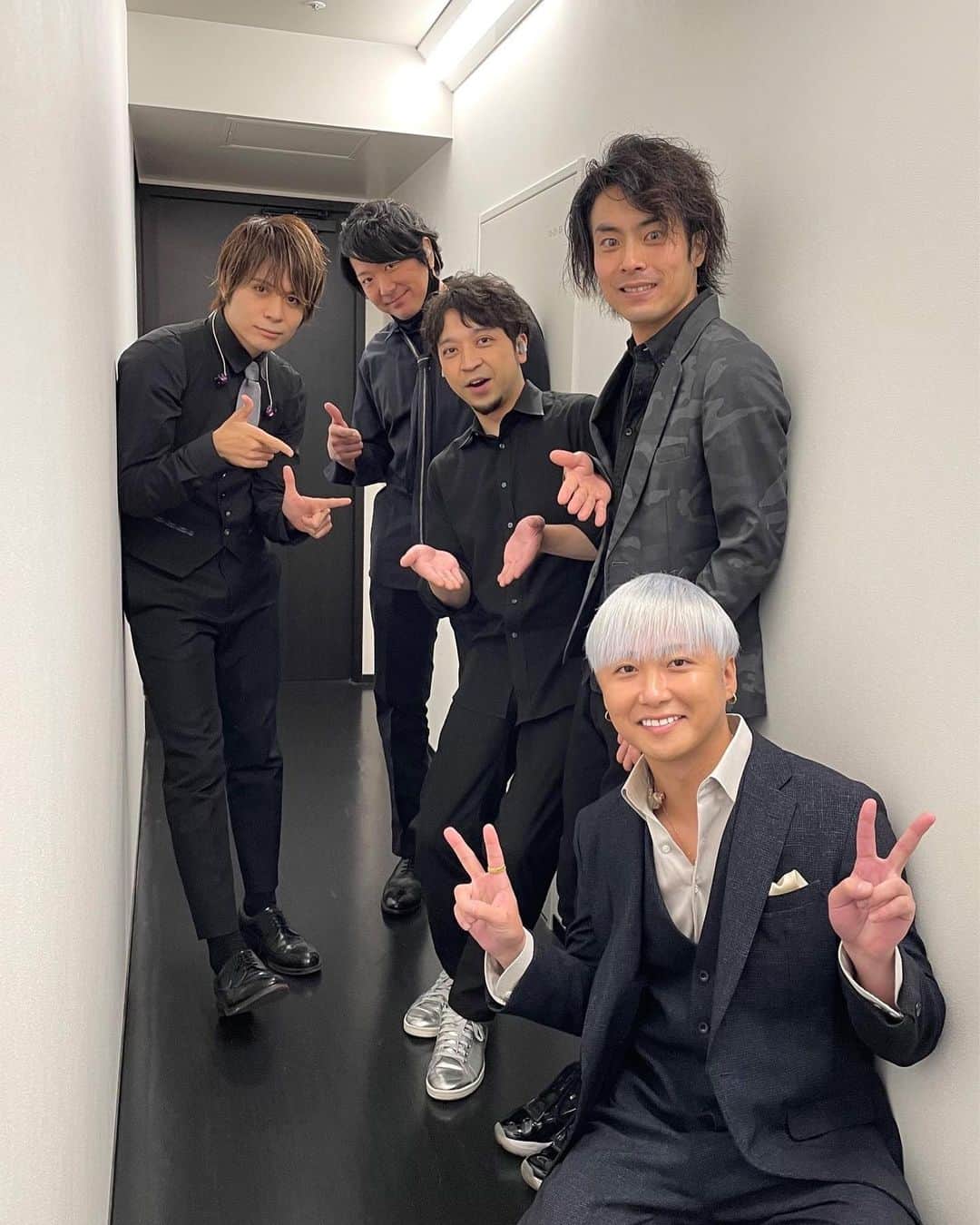 大野雄大さんのインスタグラム写真 - (大野雄大Instagram)「おはようございます！  一夜明けまして 大野雄大 (from Da-iCE) Billboard Live Tour 2022  東京から始まり 大阪、 そして昨夜の横浜と全6公演  無事に走り抜けることが出来ました。  無事にという言葉があっているかはわかりませんが 毎公演、毎公演、 本当に幸せで幸せで仕方なかったです。  今回のツアーを振り返ってみると 歌で何を伝えたいのか 歌でどう恩返しができるのか そんなことを自問自答し続けたツアーでした。  僕自身ソロとして三度目のBillboardツアーで 今回はやっっと初めてフルキャパで LIVEをする事ができ、感謝の気持ちでいっぱいです。  足を運んで下さった皆様 応援して下さった皆様、 最強のバンドメンバーさん、 スタッフの皆様、 CUBEの生配信でご覧いただいて下さった皆様、 ありがとうございました✨  改めて  僕が歌に恋をしているのは大前提ですがそれを受け取ってくださる方々 僕と一緒に届けて下さる方々 本当にたくさんの方に支えられているんだなぁと実感する LIVEでもありました。  この感動が大好きだから音楽はたまりません。。  僕自身正直まだまだ伸び代しか感じていません。笑 わがままにも長い将来歌っていくと誓 っています。 そんな僕の歌ですがこれからも末長く宜しくお願い致します！！！  #大野雄大billboardlivetour2022 #感謝感謝感謝 #酒井太 さん #山口周平 さん #遠藤勝彦 さん #hiromutaya さん　#asinger #12月7日リリース」11月29日 11時33分 - da_ice_udai