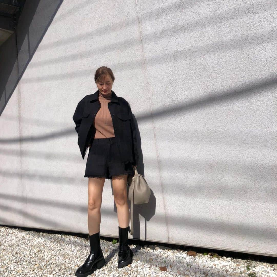 新山千春さんのインスタグラム写真 - (新山千春Instagram)「ツイードのセットアップの 私服！ZARAで買いました✨  👜bagは  アメリカのドラマ🇺🇸 エミリー、パリへ行く　 でも使われてた Parisのブランド！  @polene_paris   thank you 🤍🤍  #Sponsored　 #Ambassador　#Ad  #poleneparis  #新山千春 #ootd #ZARA」11月29日 14時46分 - chiharuuu_0114