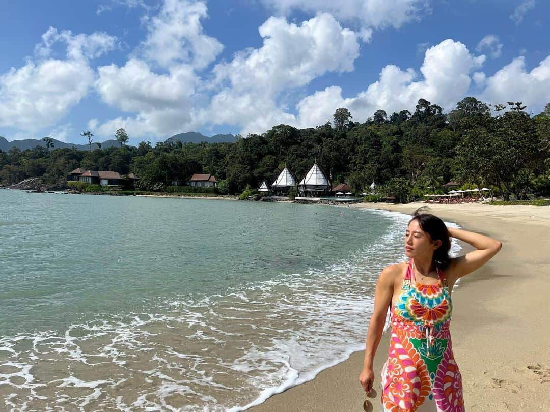 加藤未唯さんのインスタグラム写真 - (加藤未唯Instagram)「海と水着と内股🏝👙👧🏻❤️🖤⋆͛  #langkawi #beach #island #malaysia #ランカウイ #リゾート #ビーチ」11月29日 17時15分 - miyukato1121