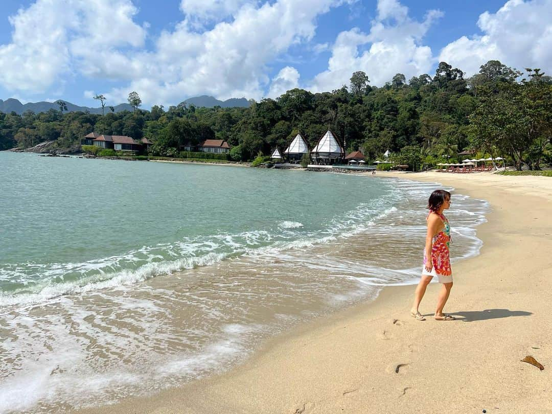 加藤未唯さんのインスタグラム写真 - (加藤未唯Instagram)「海と水着と内股🏝👙👧🏻❤️🖤⋆͛  #langkawi #beach #island #malaysia #ランカウイ #リゾート #ビーチ」11月29日 17時15分 - miyukato1121