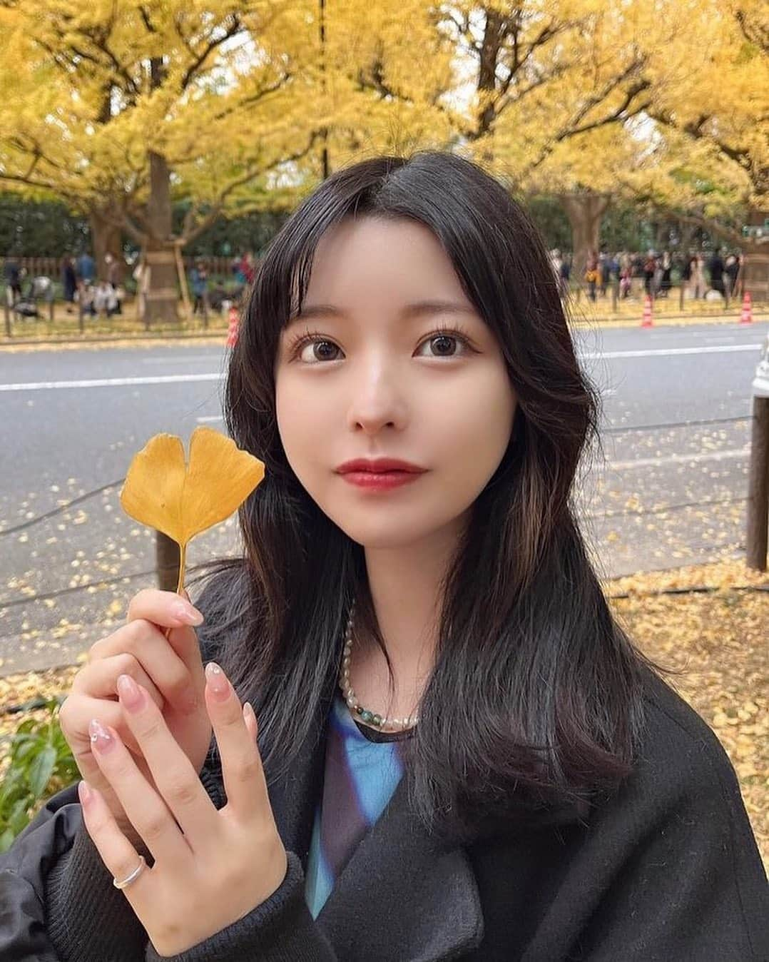 美女美容事情さんのインスタグラム写真 - (美女美容事情Instagram)「《イチョウ並木×美女🍁💛》⁠ *⠀⠀⠀⠀⠀⠀⁠⠀⁠⠀⁠⠀⁠⠀⁠ 今回ご紹介させて頂きますのは!!👀❤️⁠⠀⁠⠀⁠⠀⁠⠀⁠ sarimaruさん<@pika.870> の素敵なお写真📸⠀⁠⠀⁠⠀⁠ *⠀⁠ 綺麗な紅葉が更に可愛さを引き立てますね💛✨⠀⠀ こんな美人さんと紅葉を見に行きたいですね🍁☀️ *⠀⁠⠀⁠⠀⁠⠀⁠⠀⁠ sarimaruさん<@pika.870> 素敵な投稿をありがとうございました☺️📸✨⠀⁠ sarimaruさんのアカウントには他にも素晴らしい投稿が沢山ありますので是非覗いてみてくださいね💁‍♀️💙⁠ ⁠ ⠀⠀⁠⠀⁠⠀⁠⠀⁠ △▼△▼△▼△▼△▼△▼△▼△▼△▼ ⁠⠀⁠⠀⁠⠀⁠ ❤️🧡💛「ビジョビ (美女美容事情)」💚💙💜⠀⠀⠀⠀⠀⠀⠀⠀⠀⠀⠀⠀⠀⠀⁠⠀⁠⠀⁠⠀⁠⠀⁠⠀⁠ 👇掲載ご希望の方は👇⠀⠀⠀⠀⠀⠀⠀⠀⠀⠀⠀⠀⠀⠀⠀⁠⠀⁠⠀⁠⠀⁠⠀⁠⠀⁠ @b_b_j.jタグ付けと🖤 #ビジョビ ⁠⠀⁠ 🖤タグ付けお願いします⠀⠀⠀⠀⠀⠀⠀⠀⠀⠀⠀⠀⠀⠀⠀⁠⠀⁠⠀⁠⠀⁠⠀⁠⠀⁠ △▼△▼△▼△▼△▼△▼△▼△▼△▼ ⁠⠀⁠ #美女#美人#イチョウ#イチョウ並木 #紅葉#笑顔#秋服#秋服コーデ #インスタ美女#インスタ美人」11月29日 17時36分 - b_b_j.j