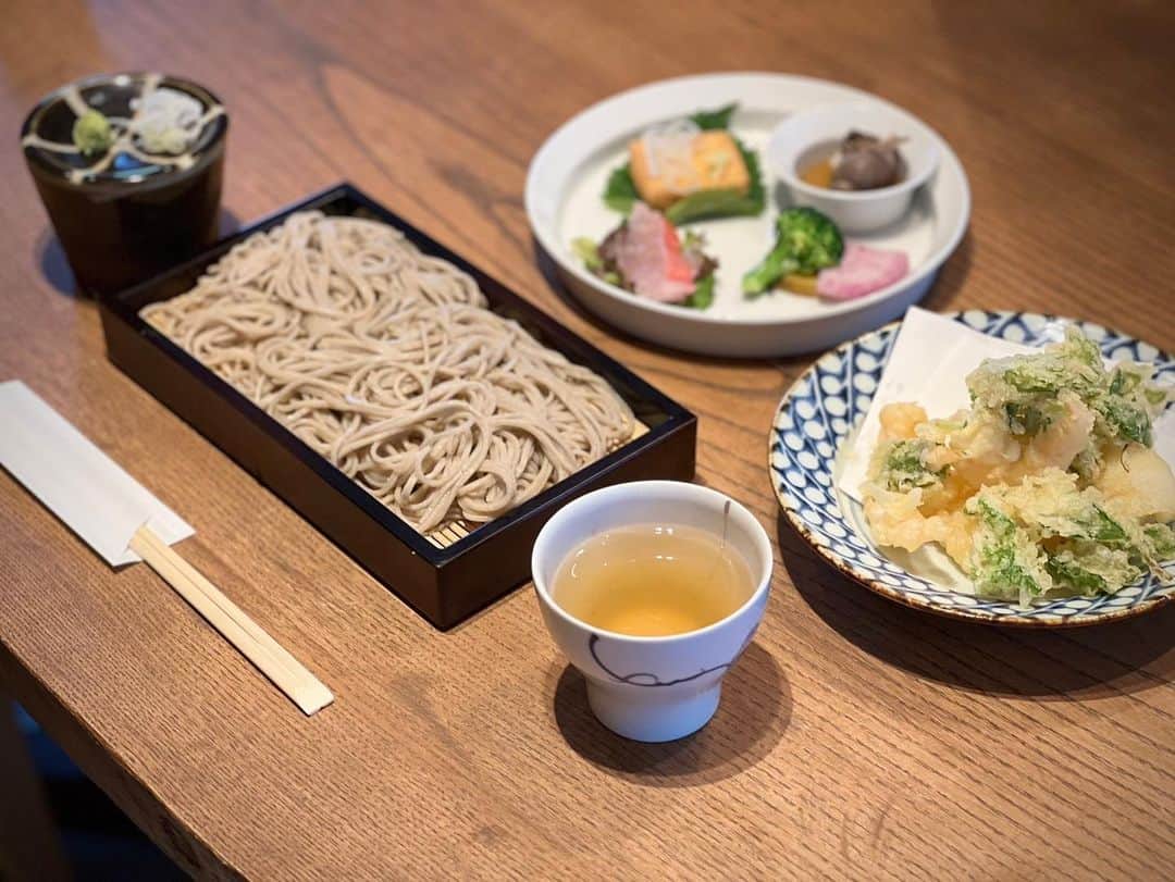 氷川きよしさんのインスタグラム写真 - (氷川きよしInstagram)「毎日たくさんの収録やショーで忙しかったから気を張っていたお仕事モードからOFFに切り替えてのんびりんこ。  本日のランチはお蕎麦。  久しぶりに食べ過ぎた。💧  by Kiina  #氷川きよし #hikawakiyoshi #kii #kiina #kiinatural #キヨラー」11月29日 20時40分 - hikawa_kiyoshi_official