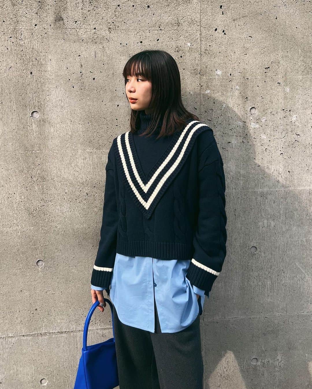 MOUSSY SNAPさんのインスタグラム写真 - (MOUSSY SNAPInstagram)「#MOUSSYSNAP @erika_mtzk 162cm SHIBUYA109店スタッフ  ・HIGH NECKED TILDEN KNIT(010FAH70-6530) 全国のMOUSSY店舗／SHEL'TTER WEBSTOREでは12月2日(金)より発売予定。  ・BACK BELT OVER SHIRT(010FAG30-7340) ・CASH TOUCH KNIT PANTS(010FAS70-5820) ・VOLUME SOLE PLAIN SHOES(010FAT52-6050) ・TINY SQUARE BAG(010FAH51-5910) 全国のMOUSSY店舗／SHEL'TTER WEBSTOREにて発売中。  #MOUSSY #MOUSSYHOLIDAYCOLLECTION」11月29日 22時08分 - moussysnap